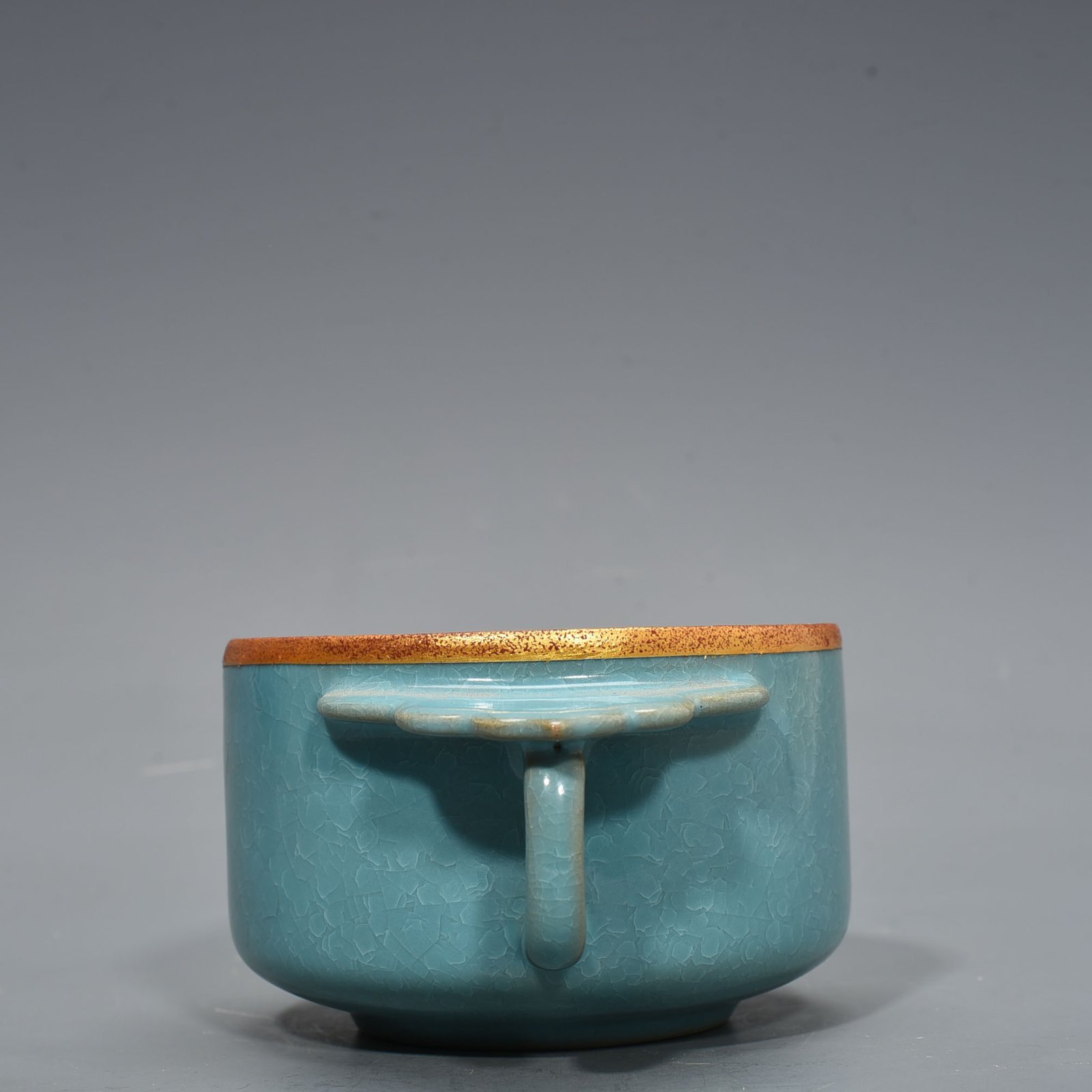 Song Dynasty Ru kiln azure-glazed ice-cracked hat and ear wash