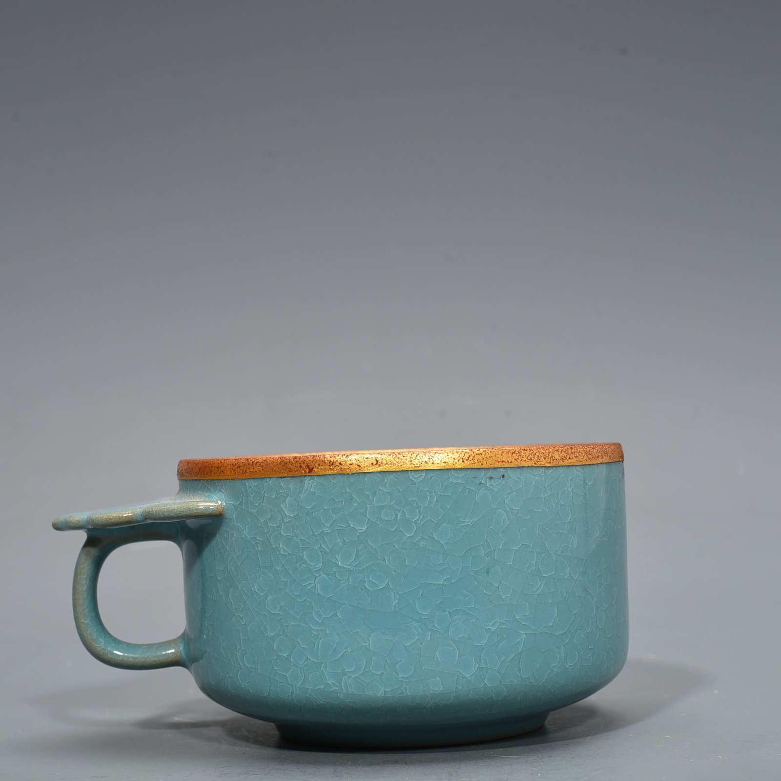 Song Dynasty Ru kiln azure-glazed ice-cracked hat and ear wash