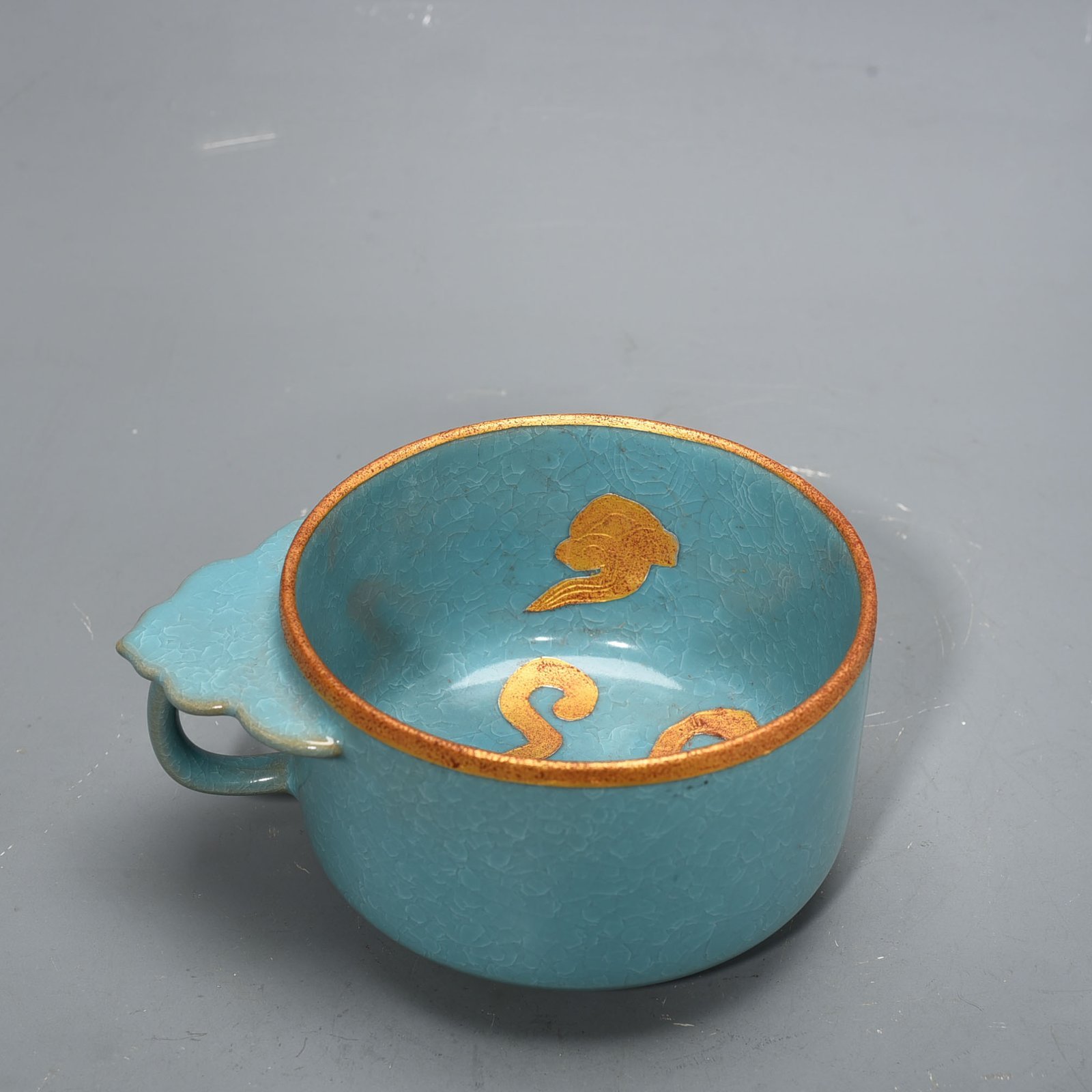 Song Dynasty Ru kiln azure-glazed ice-cracked hat and ear wash