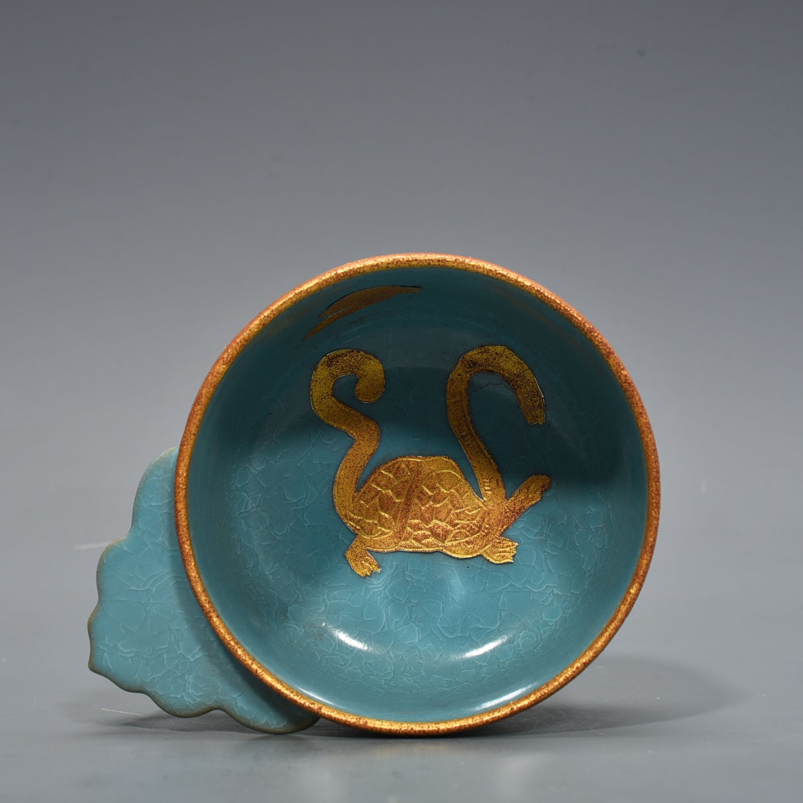 Song Dynasty Ru kiln azure-glazed ice-cracked hat and ear wash