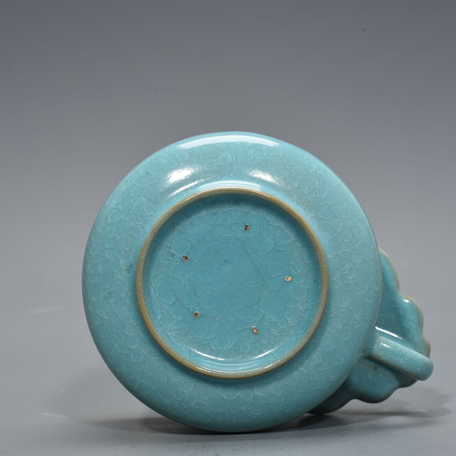 Song Dynasty Ru kiln azure-glazed ice-cracked hat and ear wash