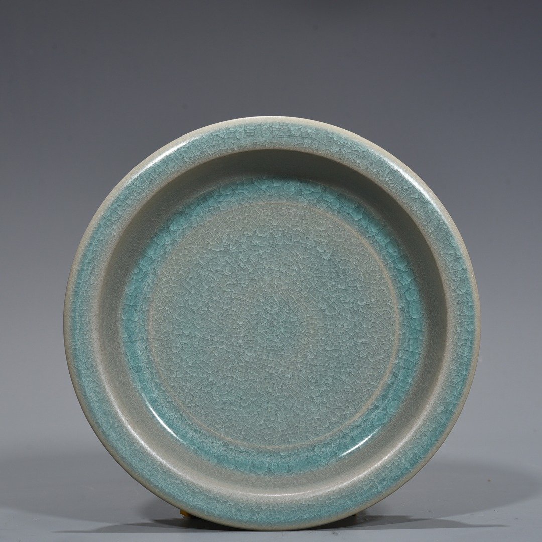Song Dynasty Ru Kiln azure glaze ice crack folded edge wash