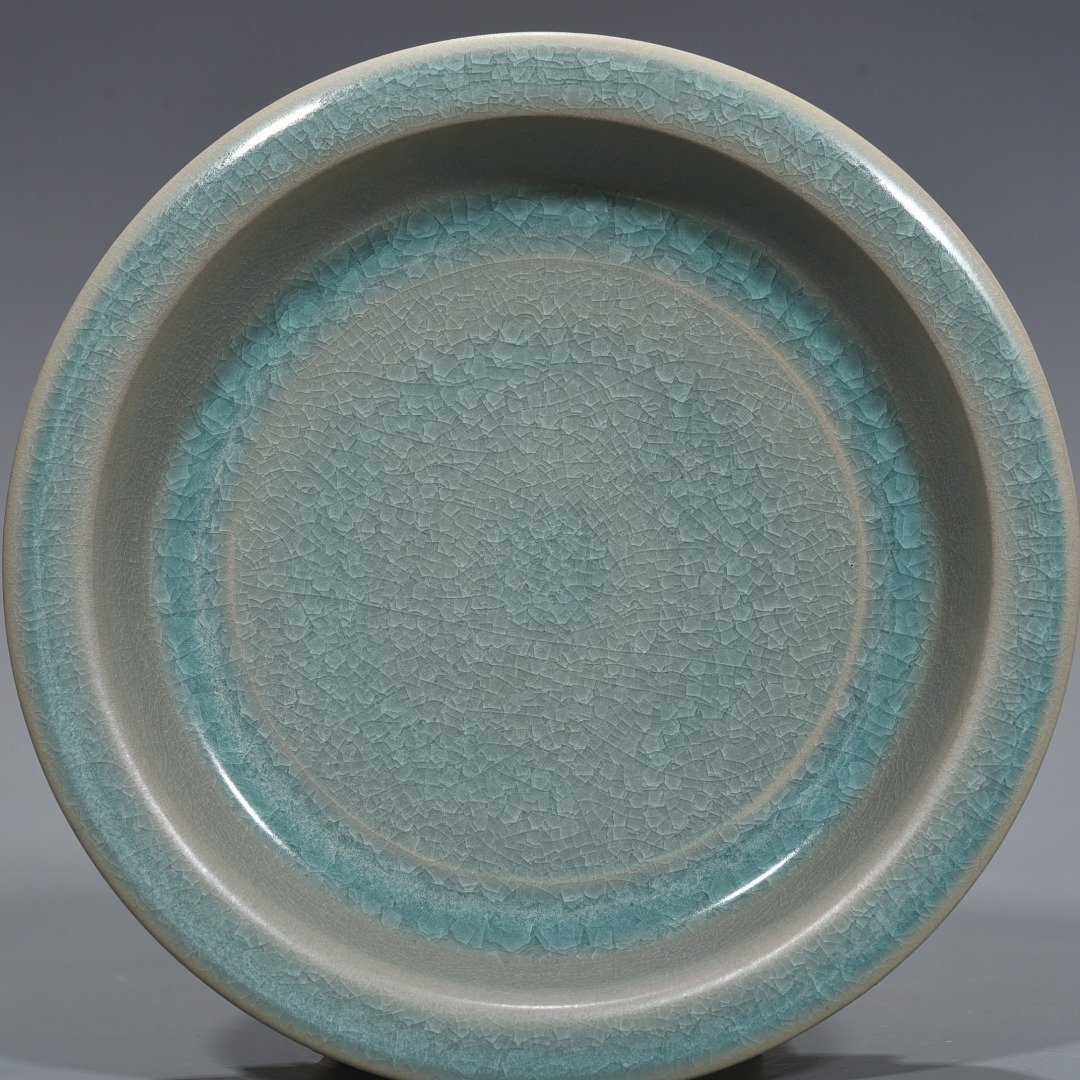 Song Dynasty Ru Kiln azure glaze ice crack folded edge wash