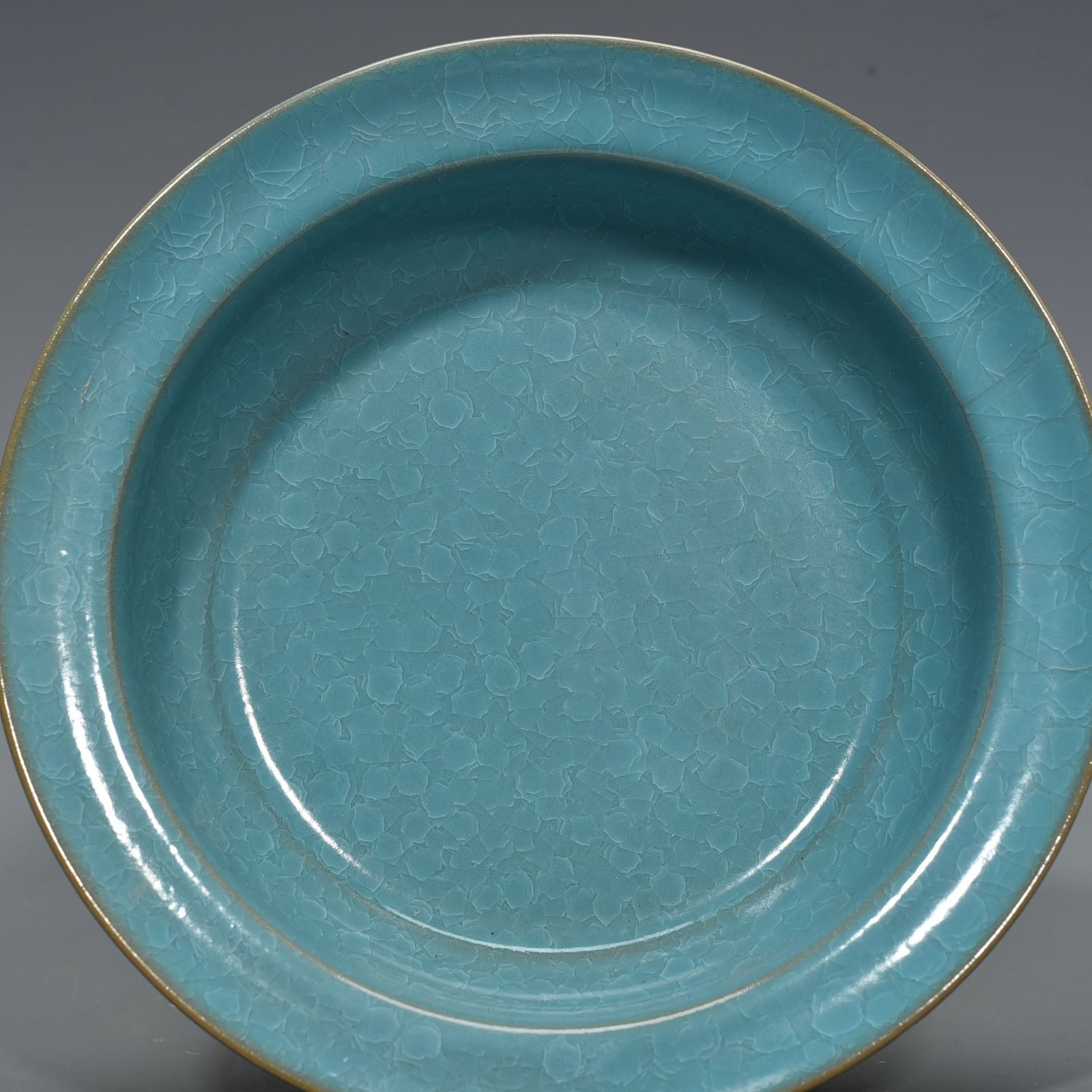 Song Dynasty Ru Kiln azure glaze ice crack folded edge wash