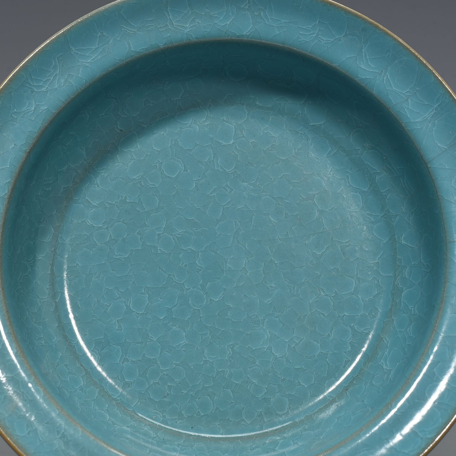Song Dynasty Ru Kiln azure glaze ice crack folded edge wash