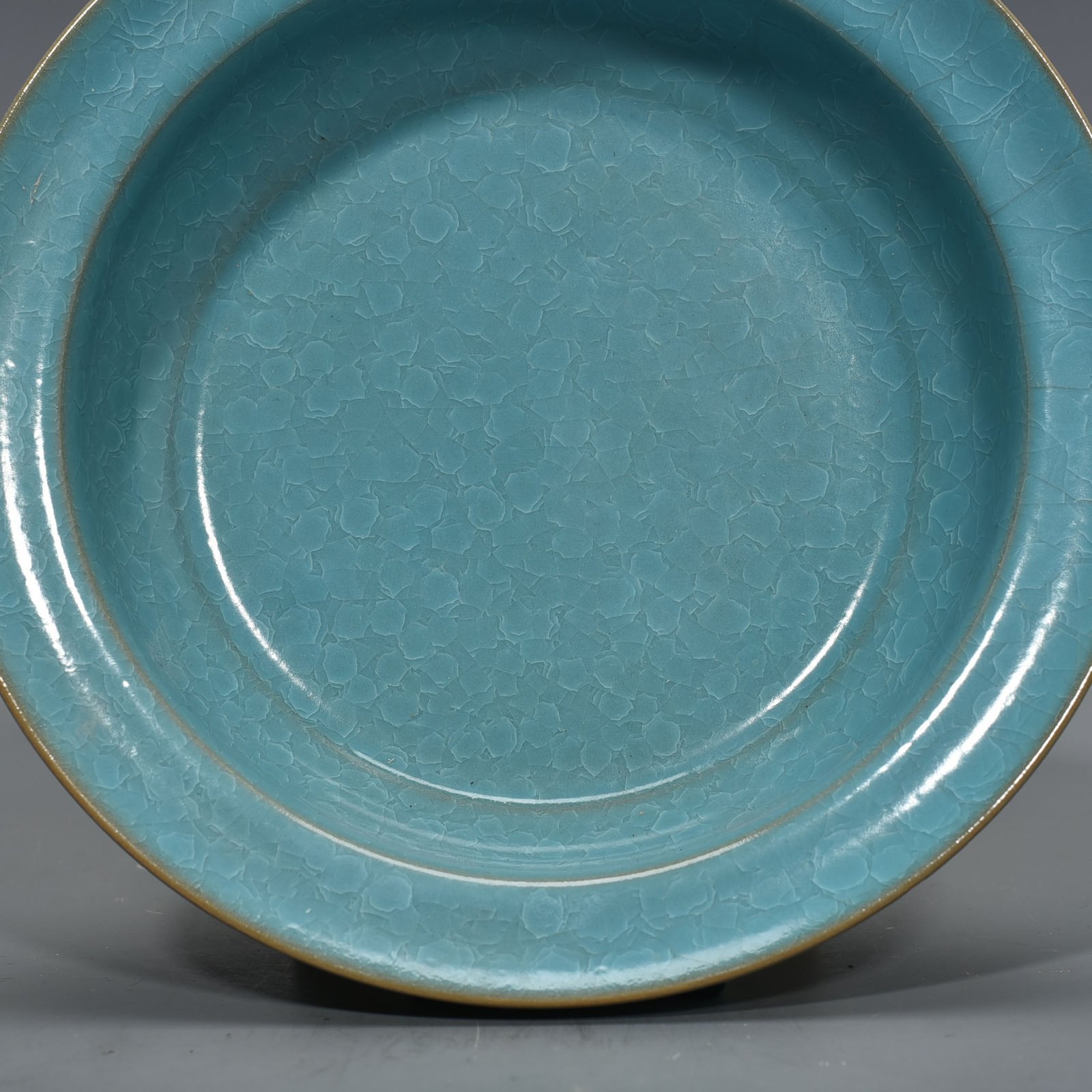 Song Dynasty Ru Kiln azure glaze ice crack folded edge wash