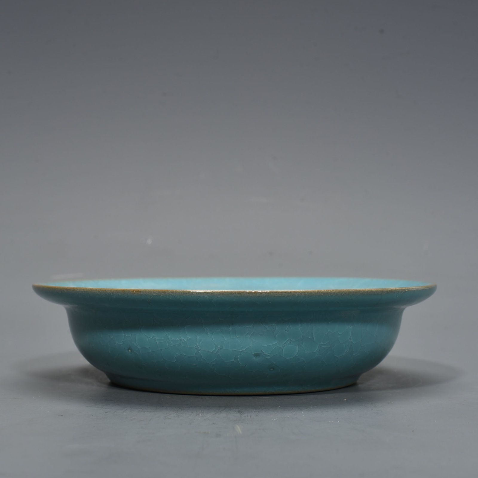 Song Dynasty Ru Kiln azure glaze ice crack folded edge wash