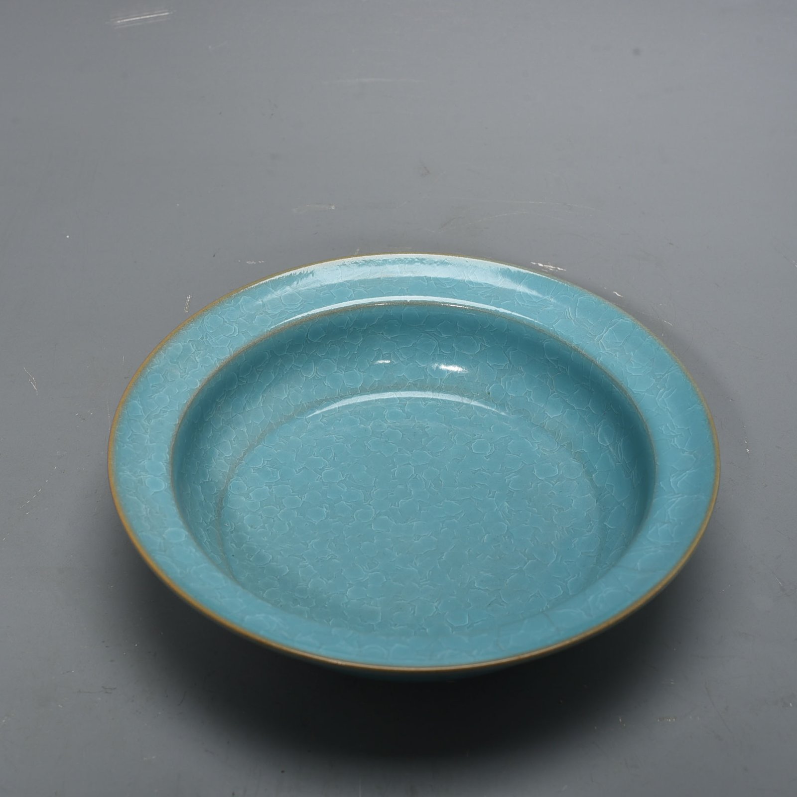 Song Dynasty Ru Kiln azure glaze ice crack folded edge wash