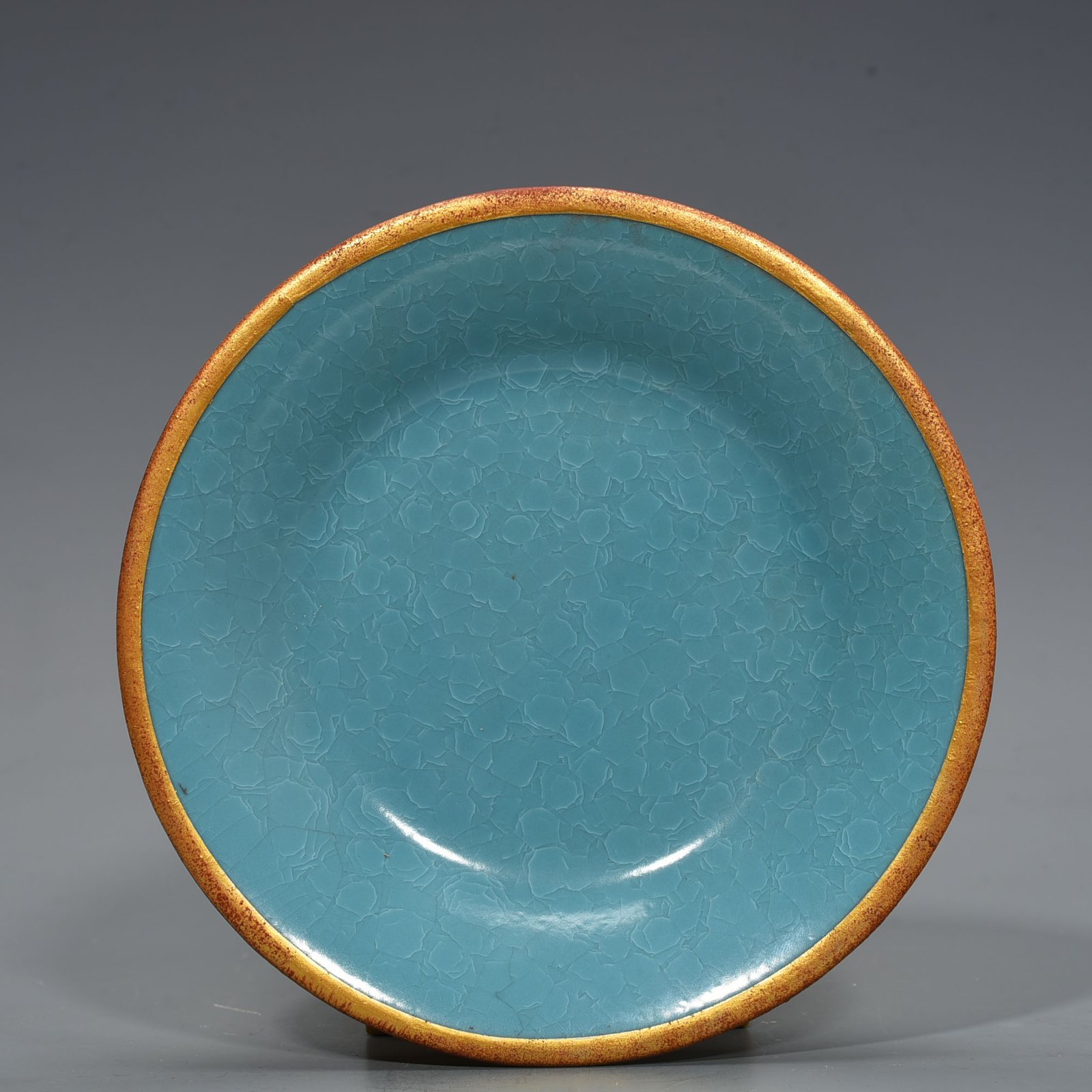 Song Dynasty Ru kiln azure-glazed ice-cracked bent-waist plate