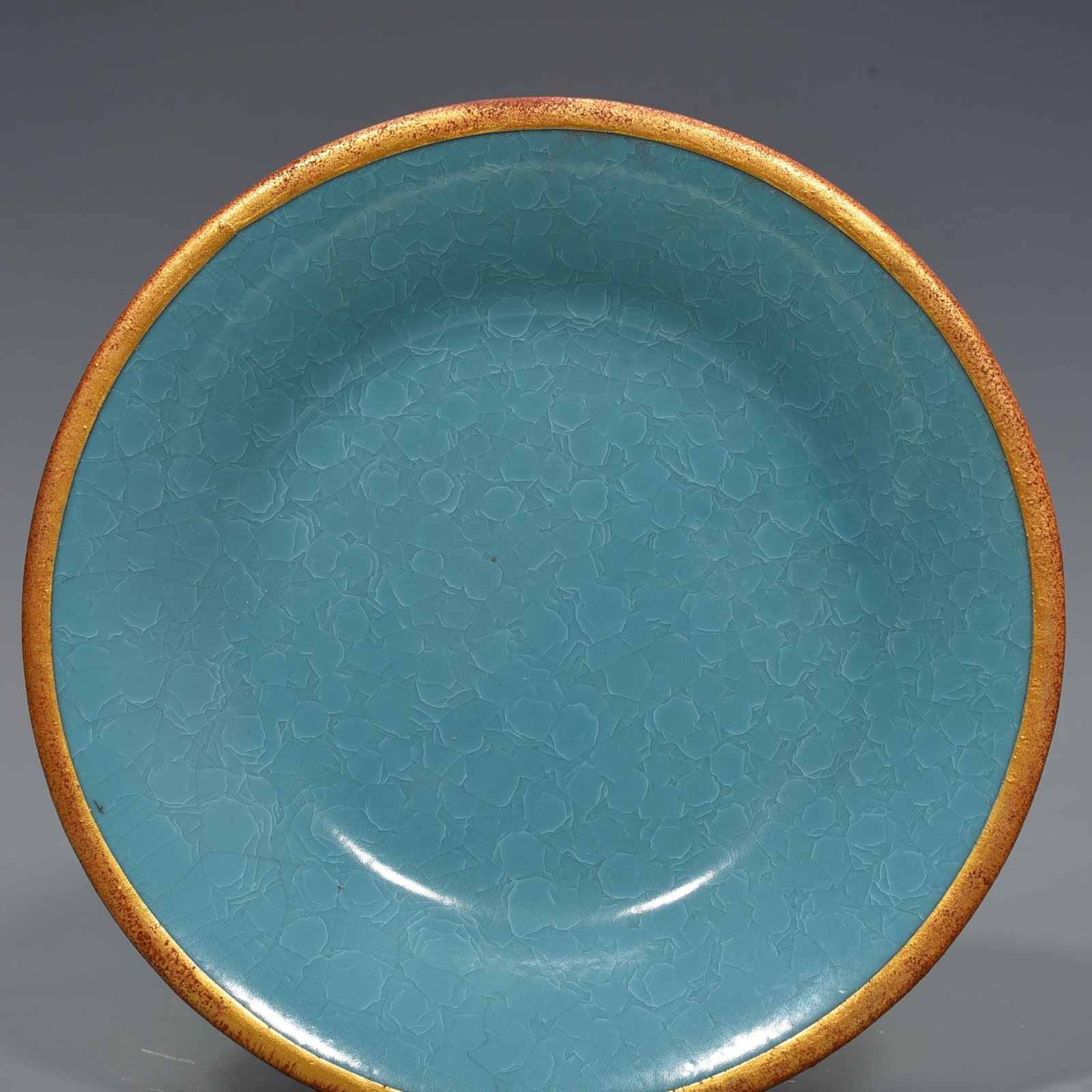 Song Dynasty Ru kiln azure-glazed ice-cracked bent-waist plate