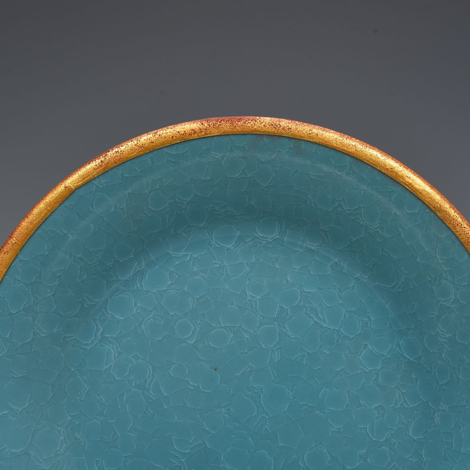 Song Dynasty Ru kiln azure-glazed ice-cracked bent-waist plate