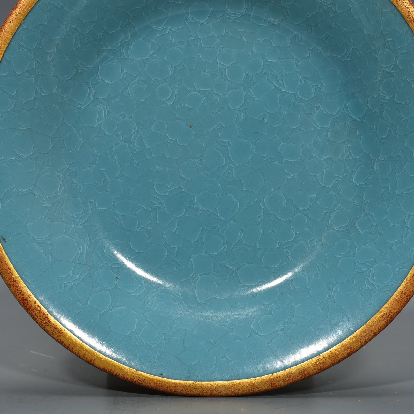 Song Dynasty Ru kiln azure-glazed ice-cracked bent-waist plate
