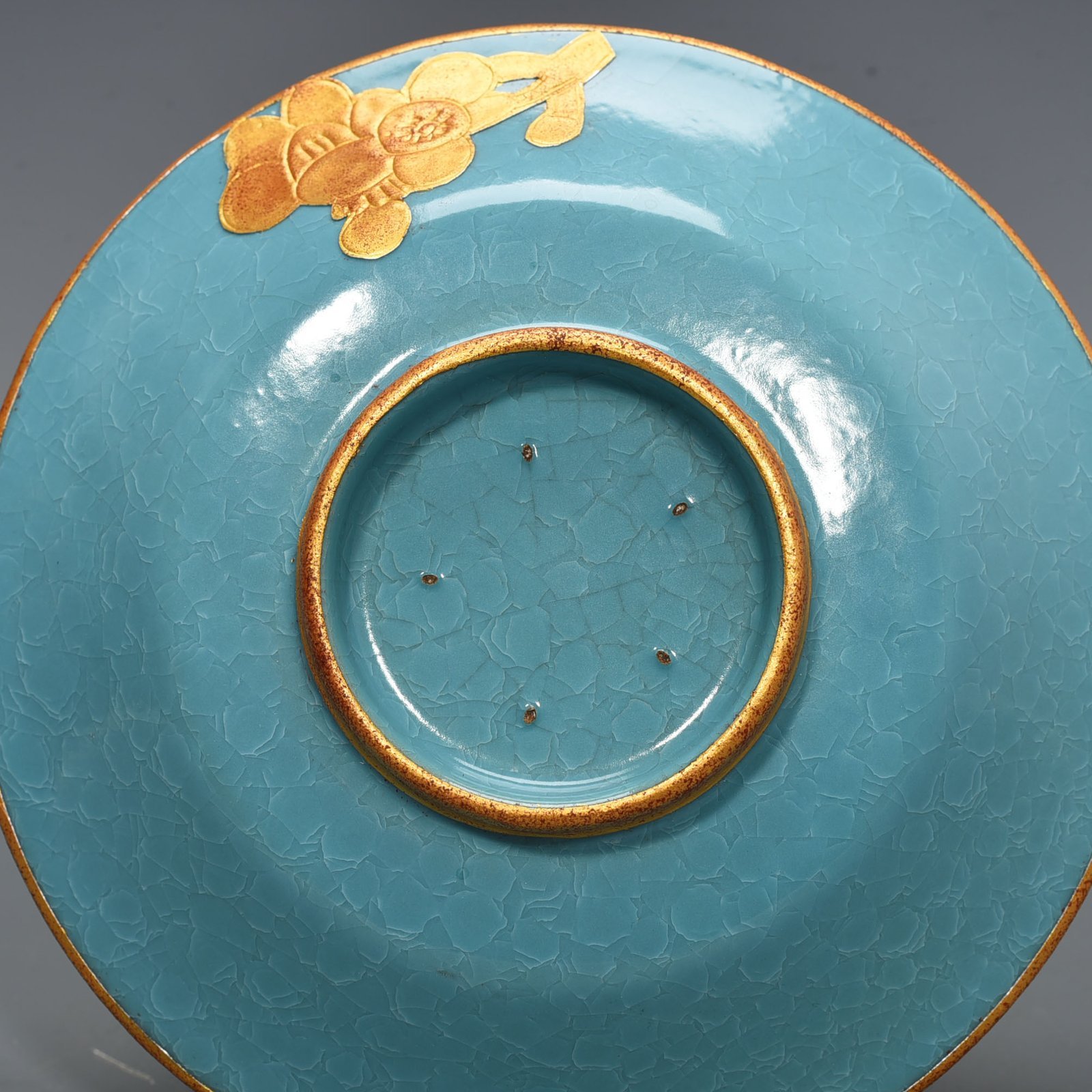 Song Dynasty Ru kiln azure-glazed ice-cracked bent-waist plate