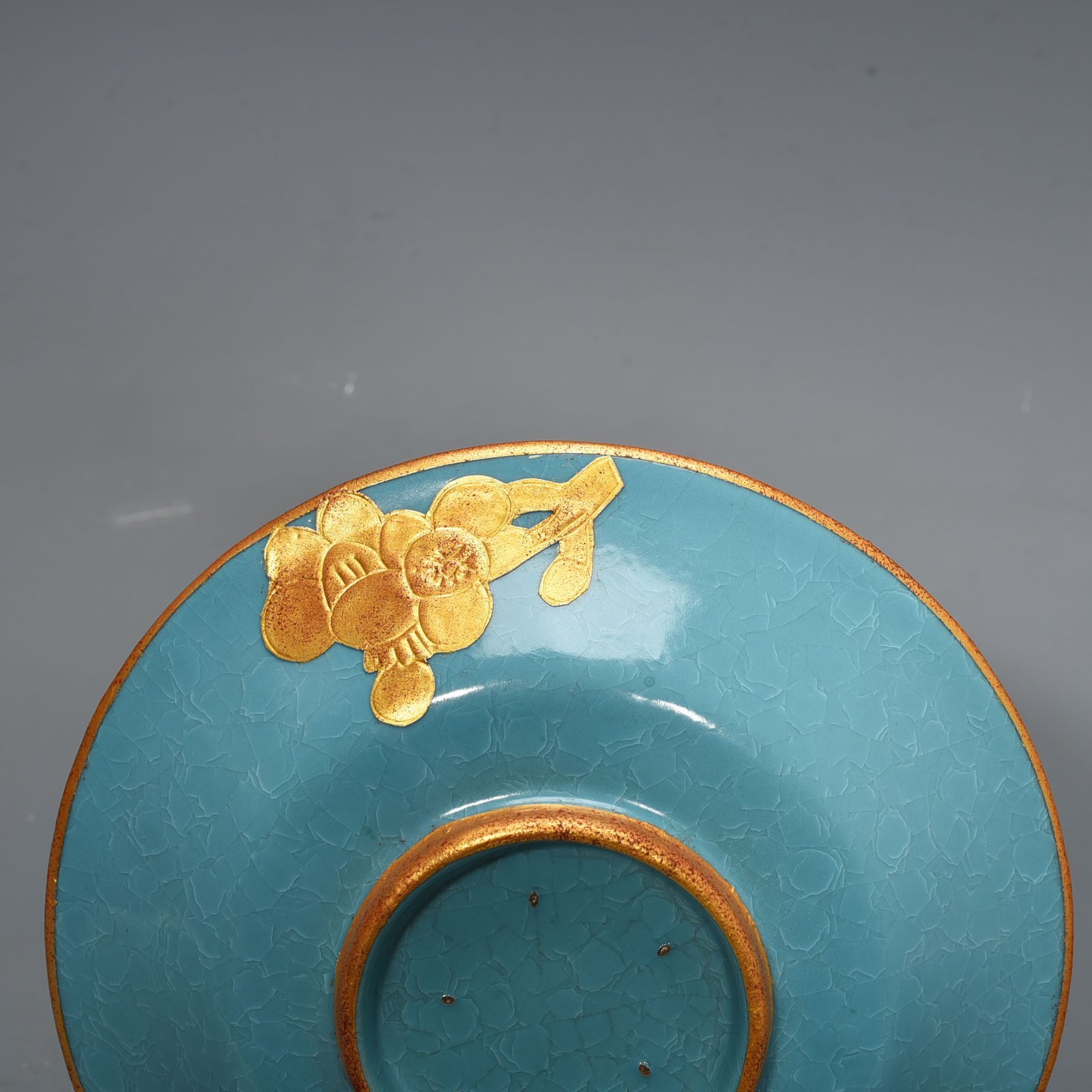 Song Dynasty Ru kiln azure-glazed ice-cracked bent-waist plate