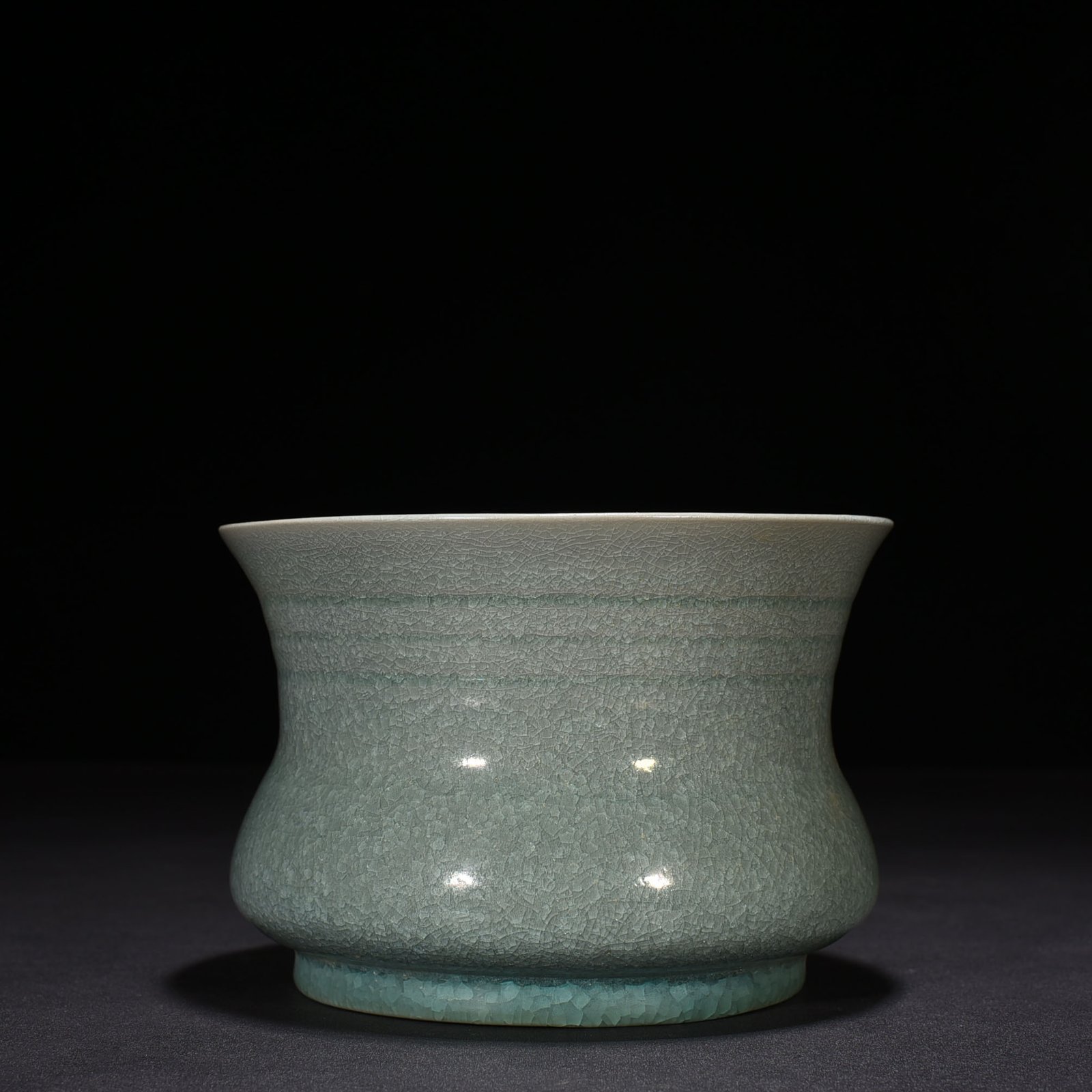 Song Dynasty Ru kiln azure glaze ice cracked slag bucket