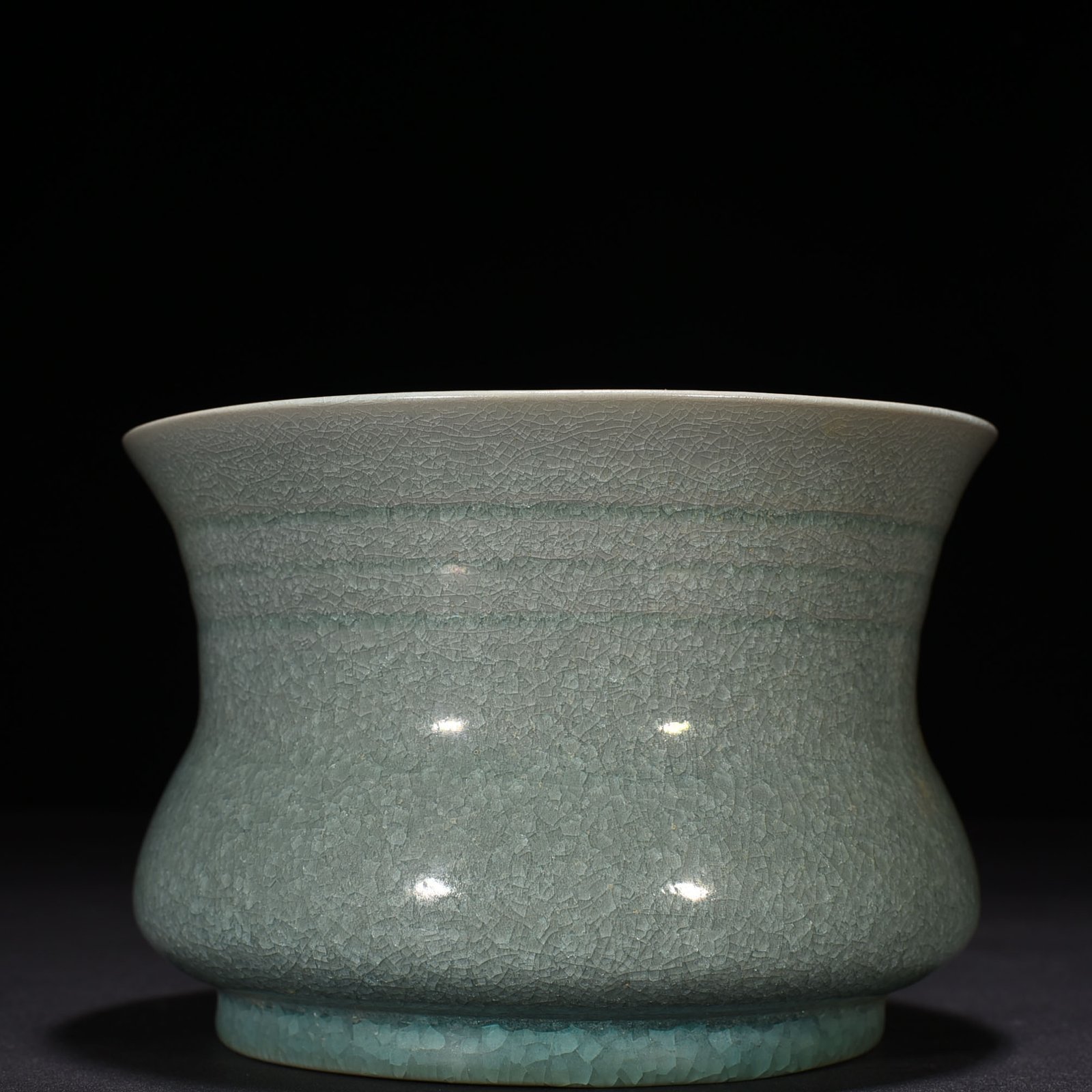 Song Dynasty Ru kiln azure glaze ice cracked slag bucket