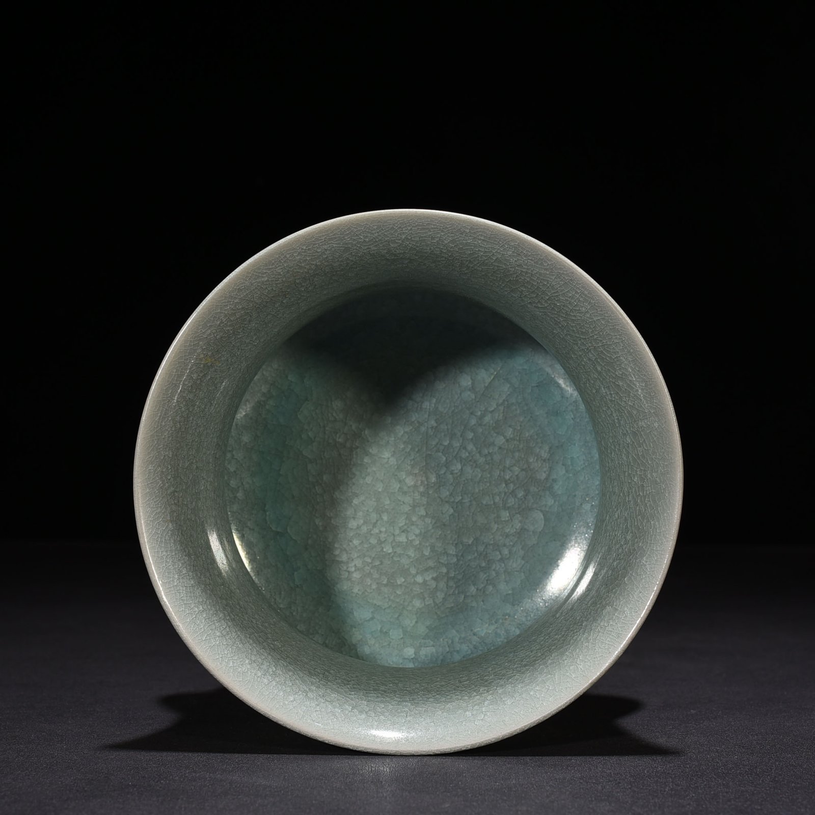 Song Dynasty Ru kiln azure glaze ice cracked slag bucket