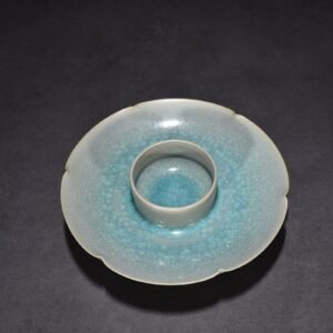 Song Dynasty Ru kiln azure glaze ice crackled lamp holder of