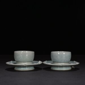Song Dynasty Ru kiln azure glaze ice crackled lamp base