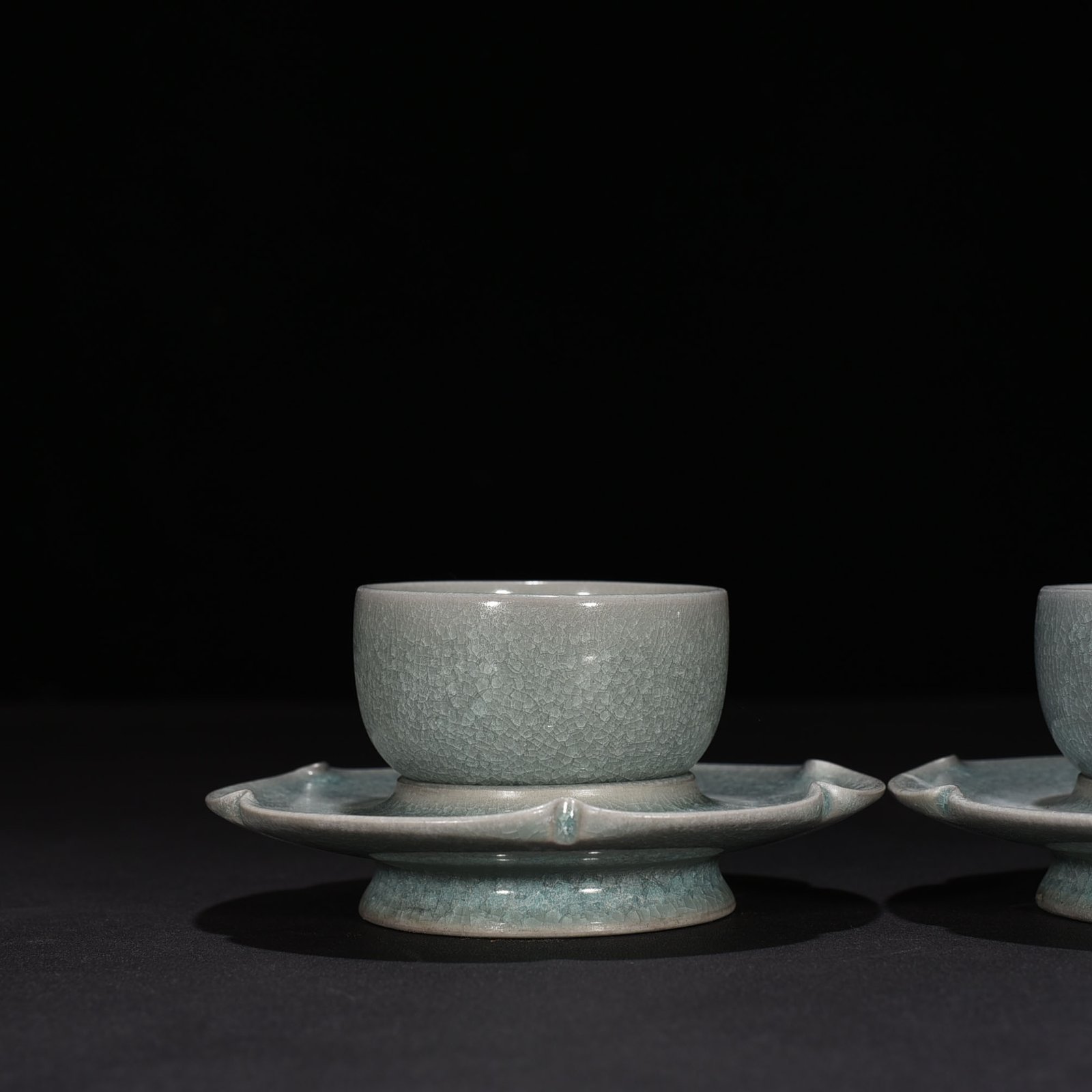 Song Dynasty Ru kiln azure glaze ice crackled lamp base