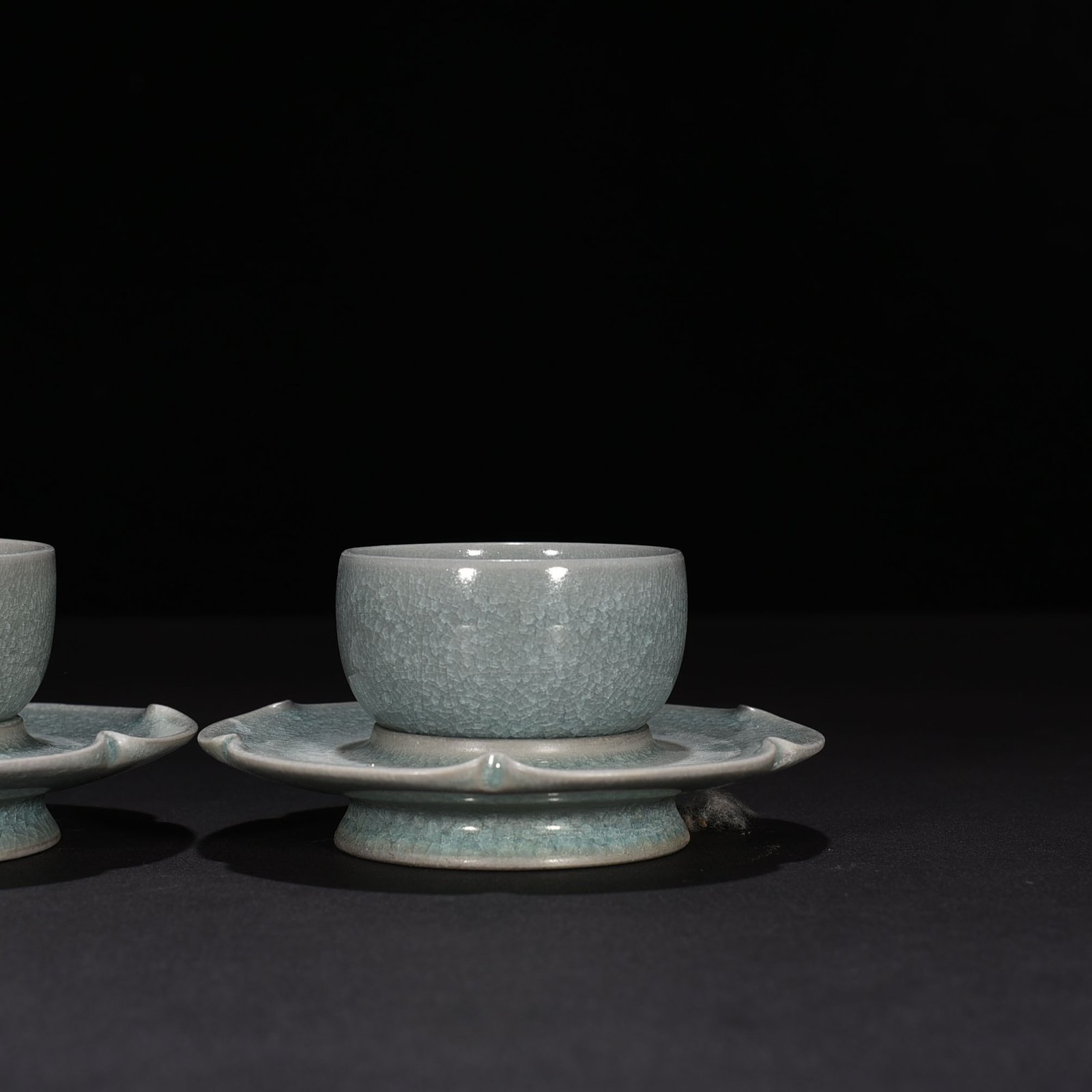 Song Dynasty Ru kiln azure glaze ice crackled lamp base