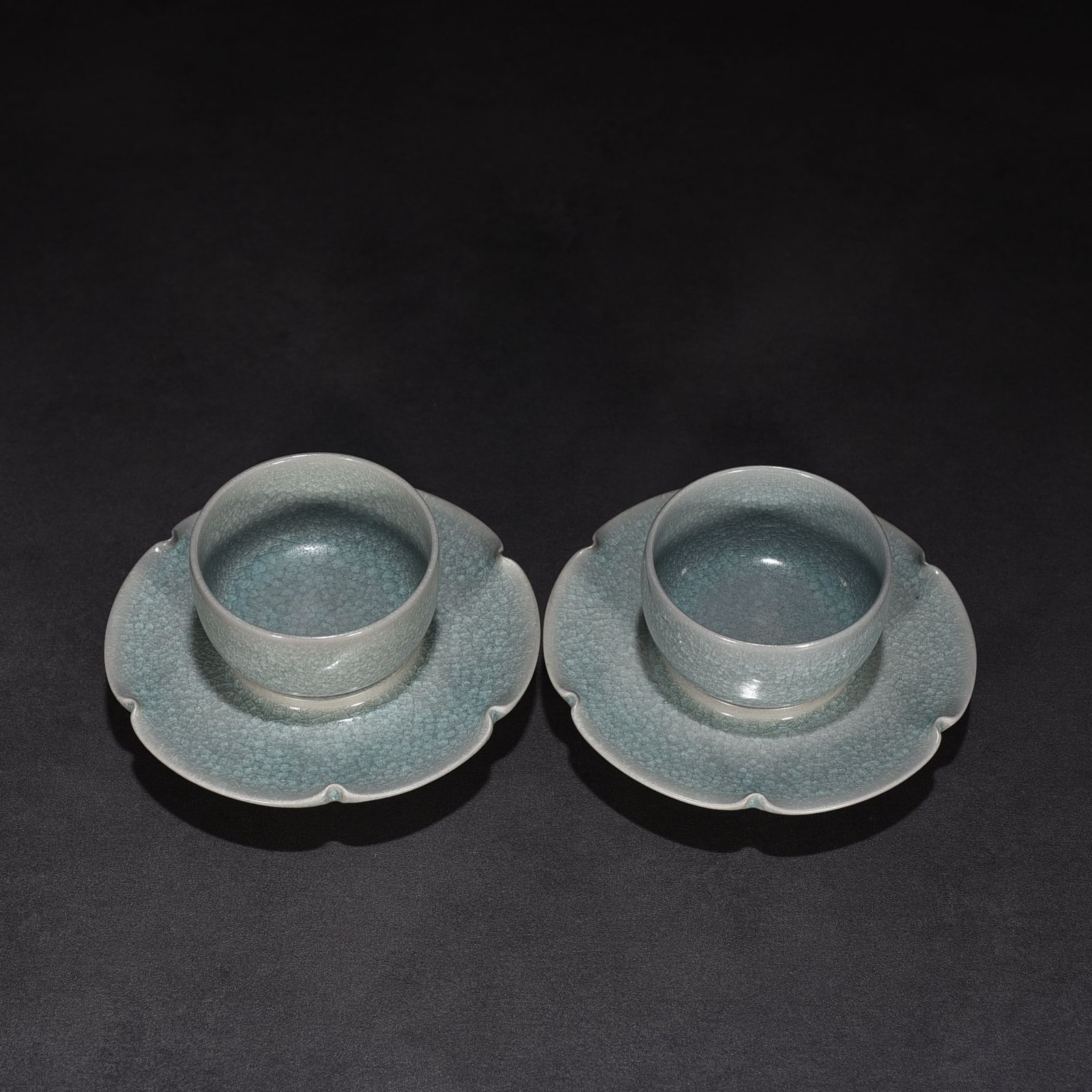 Song Dynasty Ru kiln azure glaze ice crackled lamp base
