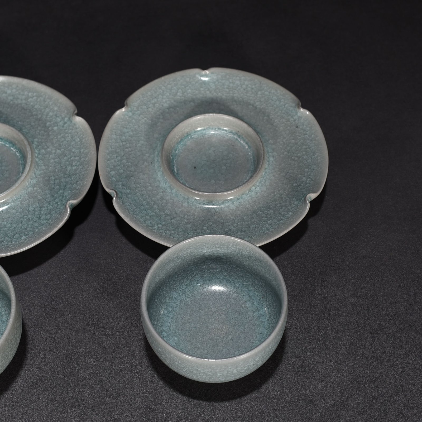 Song Dynasty Ru kiln azure glaze ice crackled lamp base