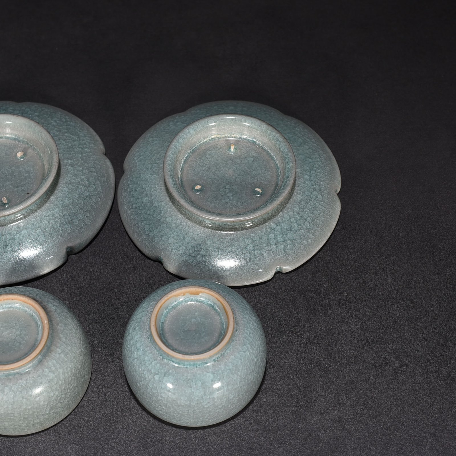 Song Dynasty Ru kiln azure glaze ice crackled lamp base