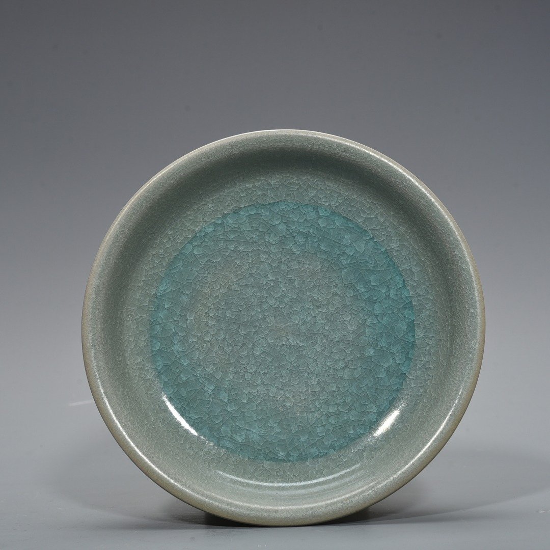 Song Dynasty Ru kiln azure glaze ice cracked plate