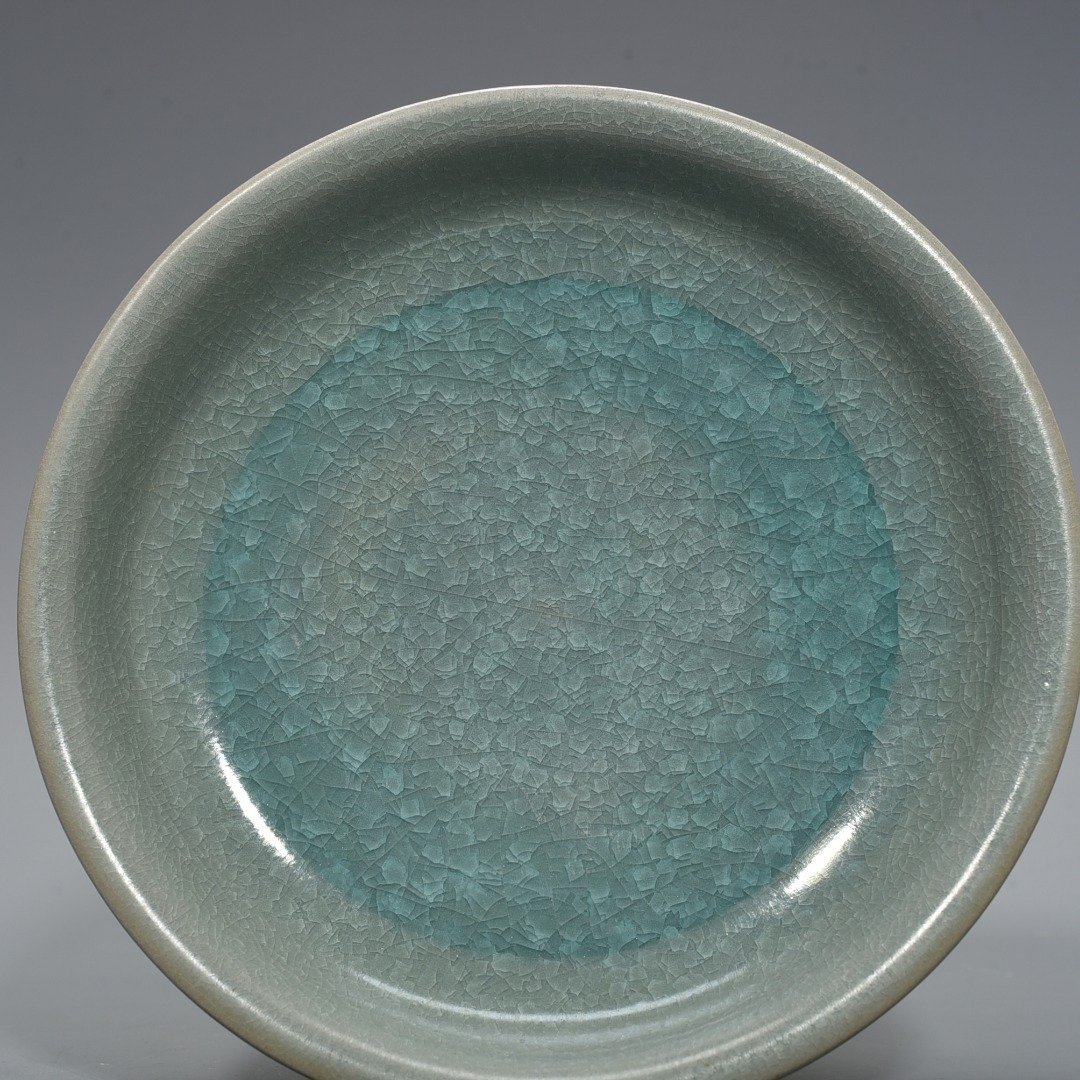 Song Dynasty Ru kiln azure glaze ice cracked plate