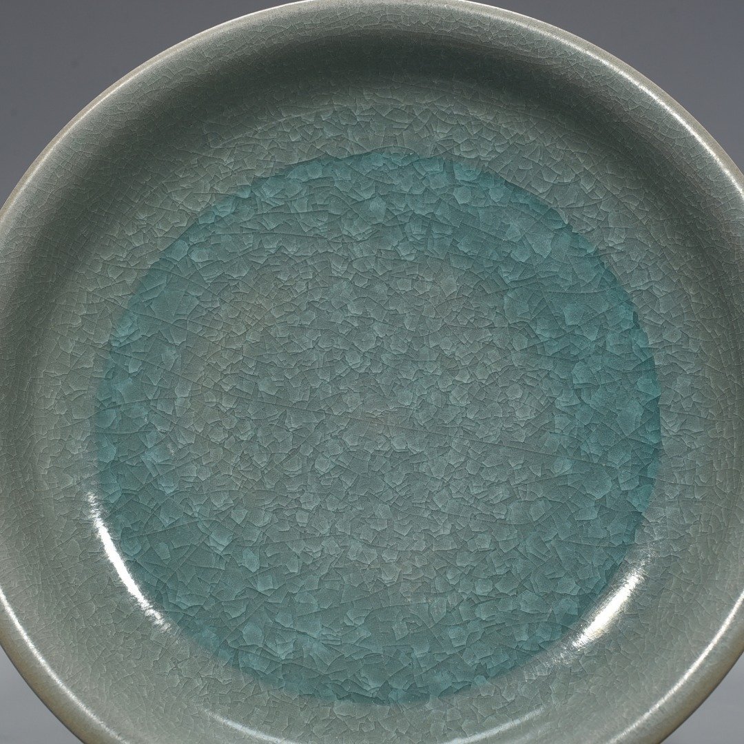 Song Dynasty Ru kiln azure glaze ice cracked plate