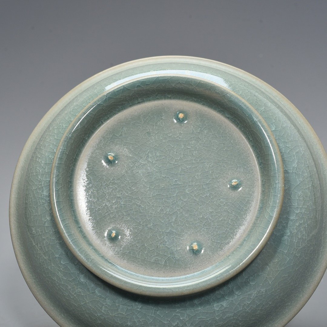 Song Dynasty Ru kiln azure glaze ice cracked plate