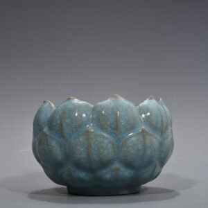Song Dynasty Ru kiln azure glaze ice cracked lotus wash