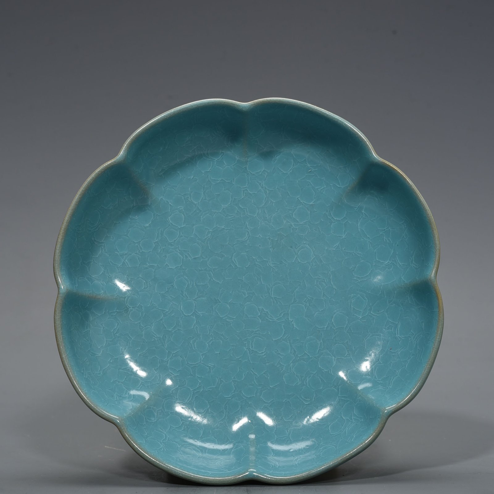 Song Dynasty Ru kiln azure glaze ice crackled sunflower wash