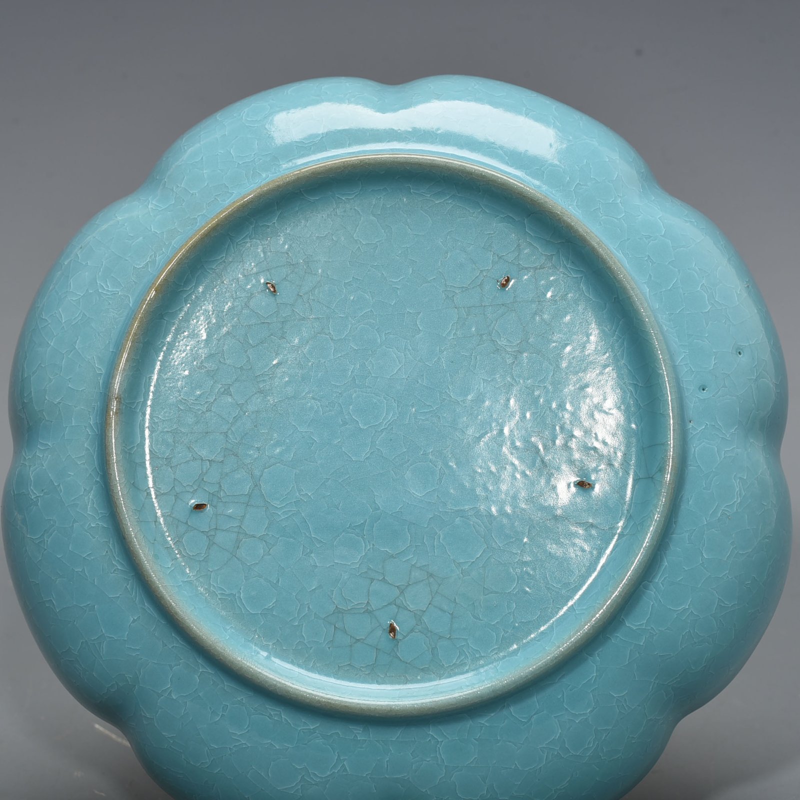 Song Dynasty Ru kiln azure glaze ice crackled sunflower wash