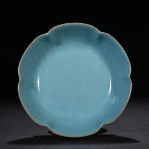 Song Dynasty Ru kiln azure glaze ice crackled sunflower mouthwash