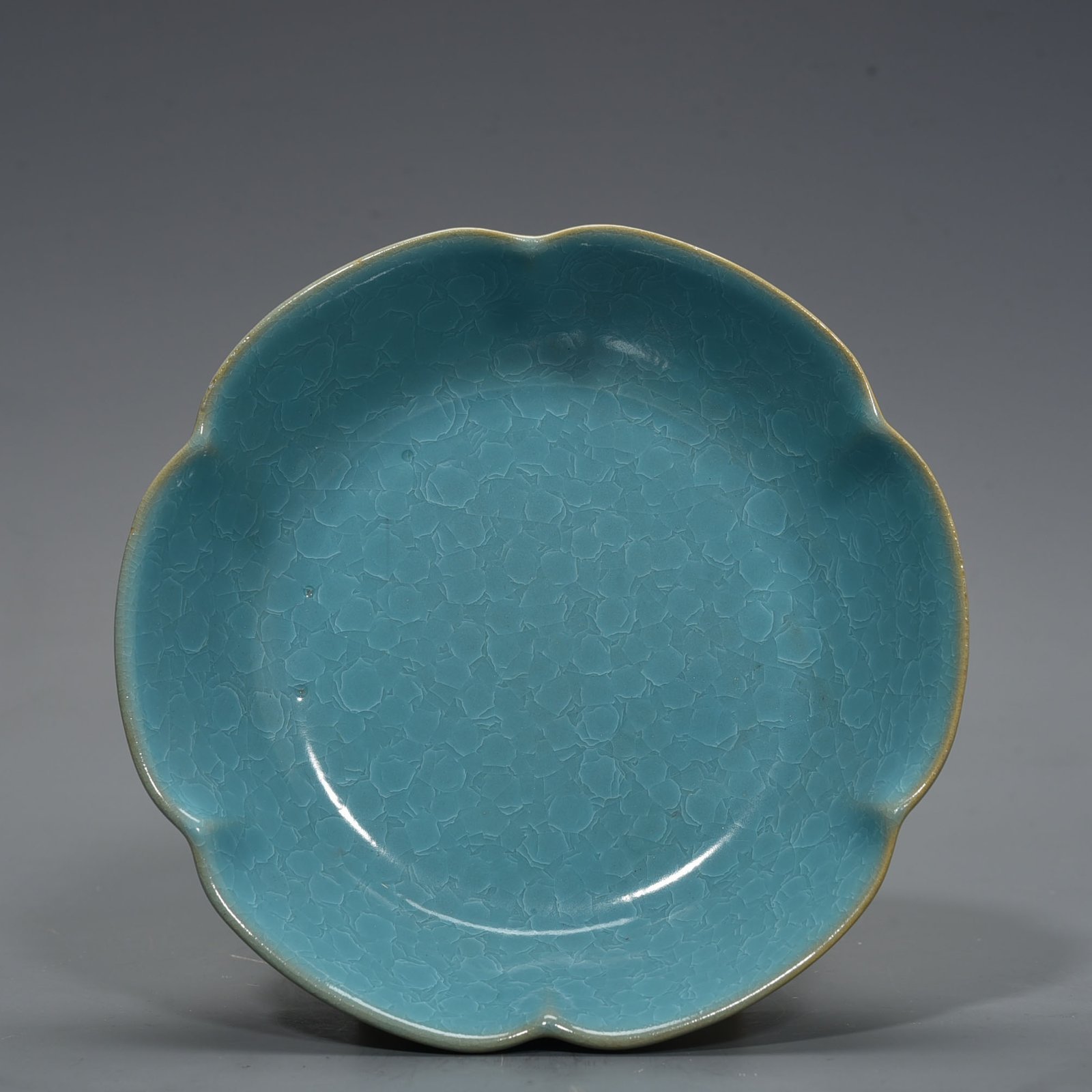 Song Dynasty Ru kiln azure glaze ice crackled sunflower wash basin