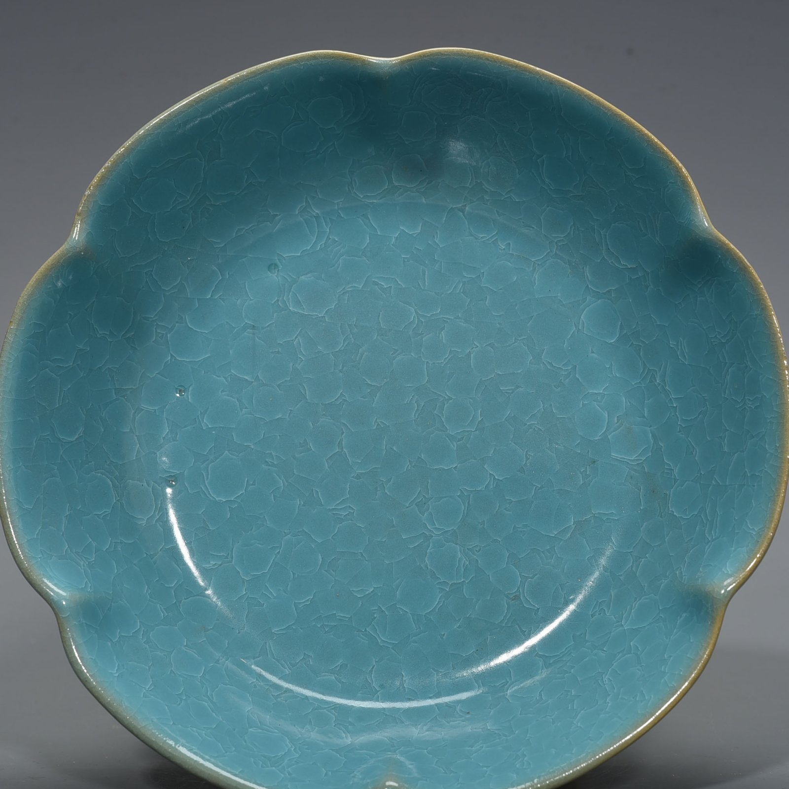 Song Dynasty Ru kiln azure glaze ice crackled sunflower wash basin