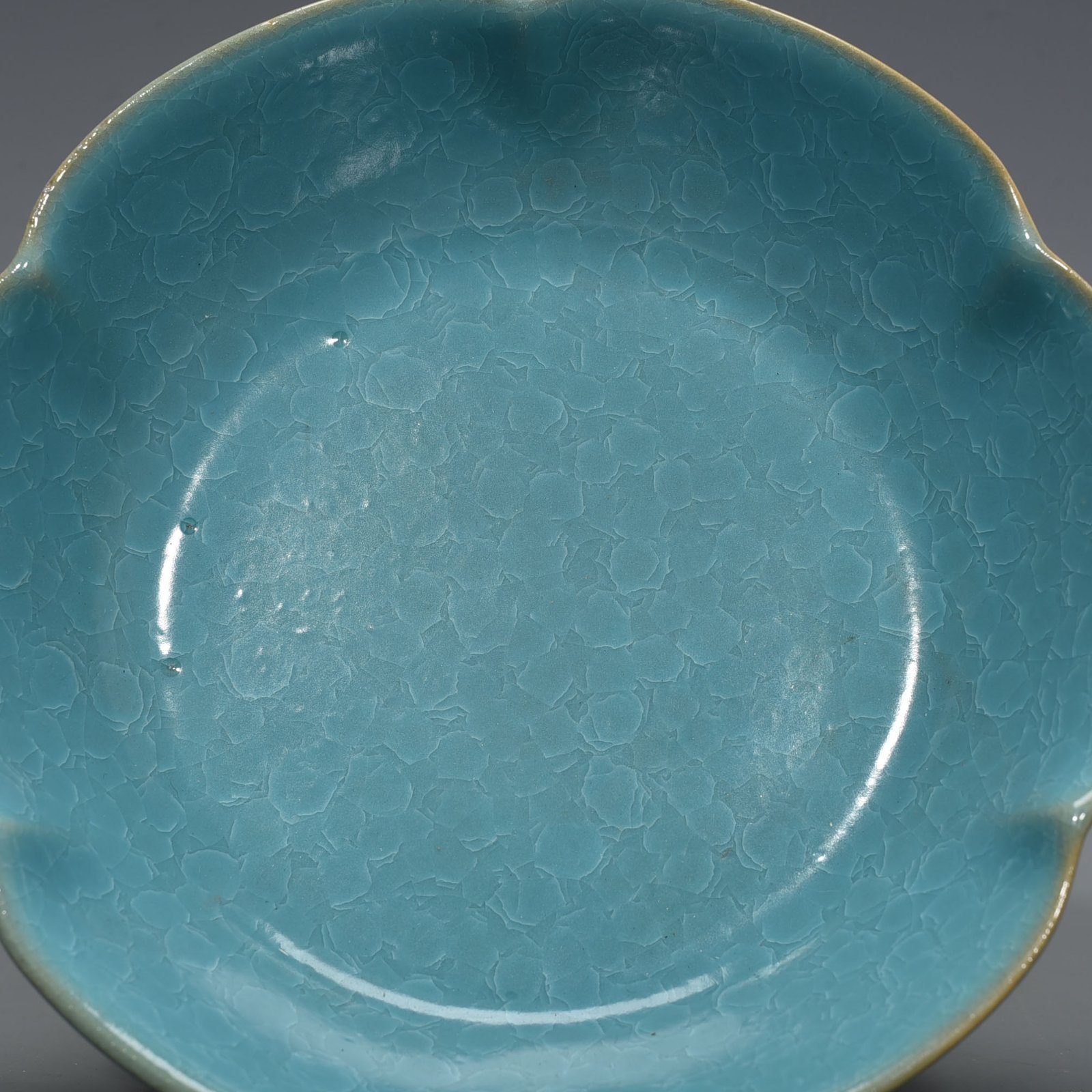 Song Dynasty Ru kiln azure glaze ice crackled sunflower wash basin