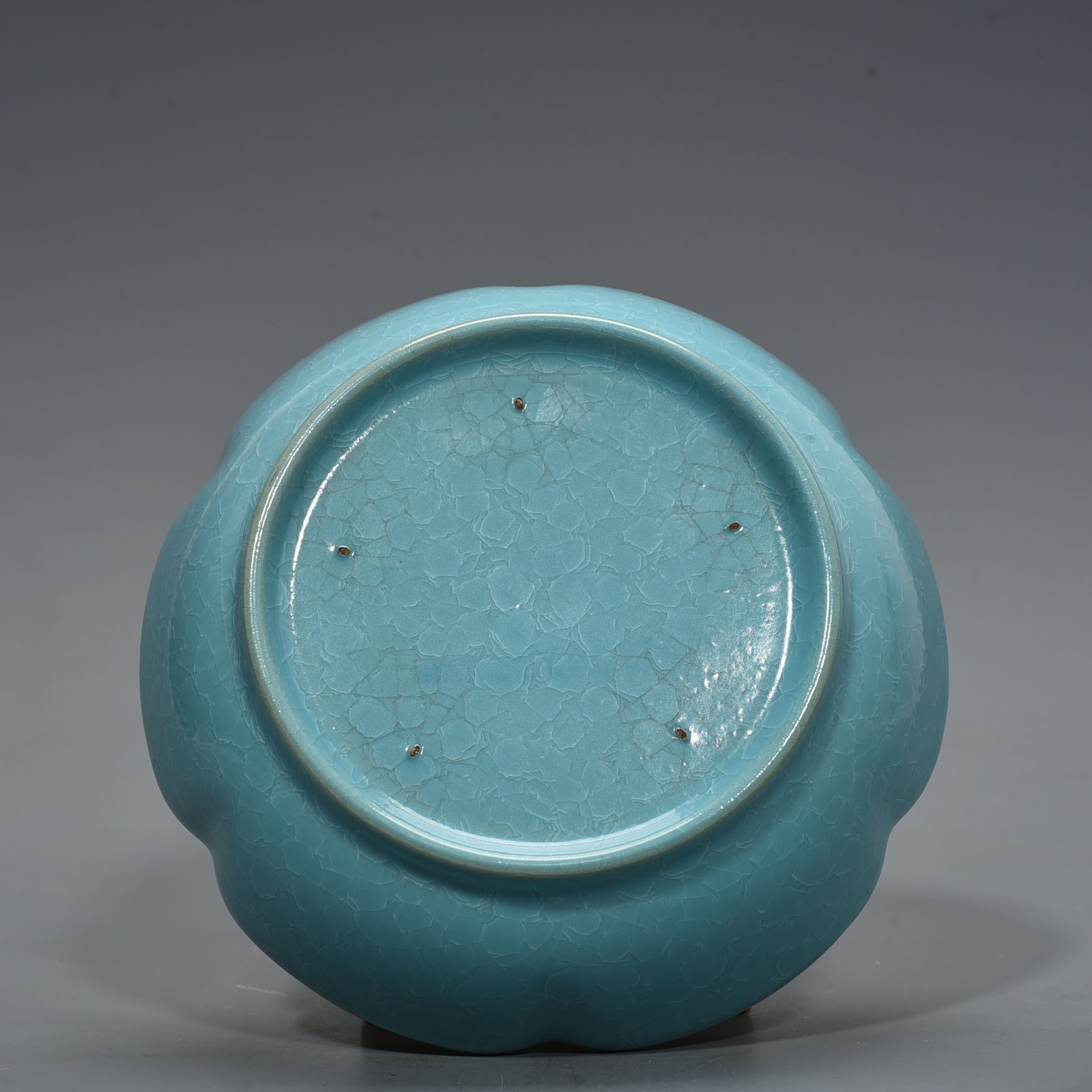 Song Dynasty Ru kiln azure glaze ice crackled sunflower wash basin