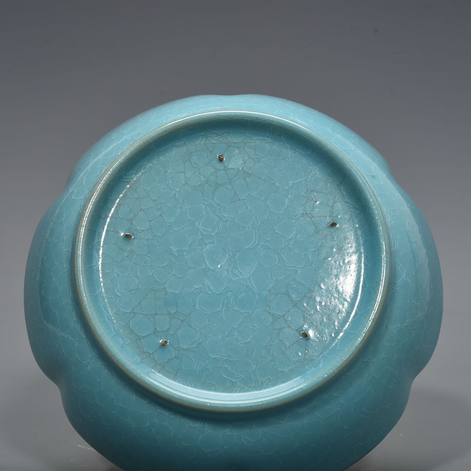Song Dynasty Ru kiln azure glaze ice crackled sunflower wash basin