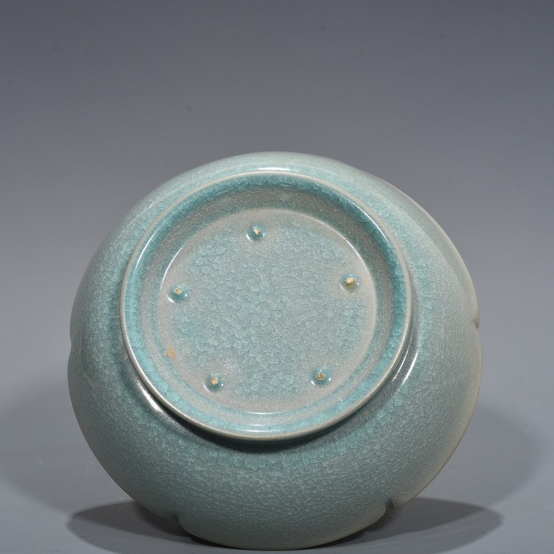 Song Dynasty  Ru kiln azure glaze ice crackled sunflower wash