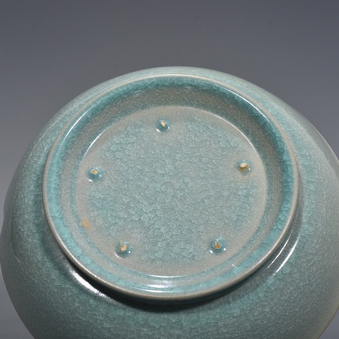 Song Dynasty  Ru kiln azure glaze ice crackled sunflower wash