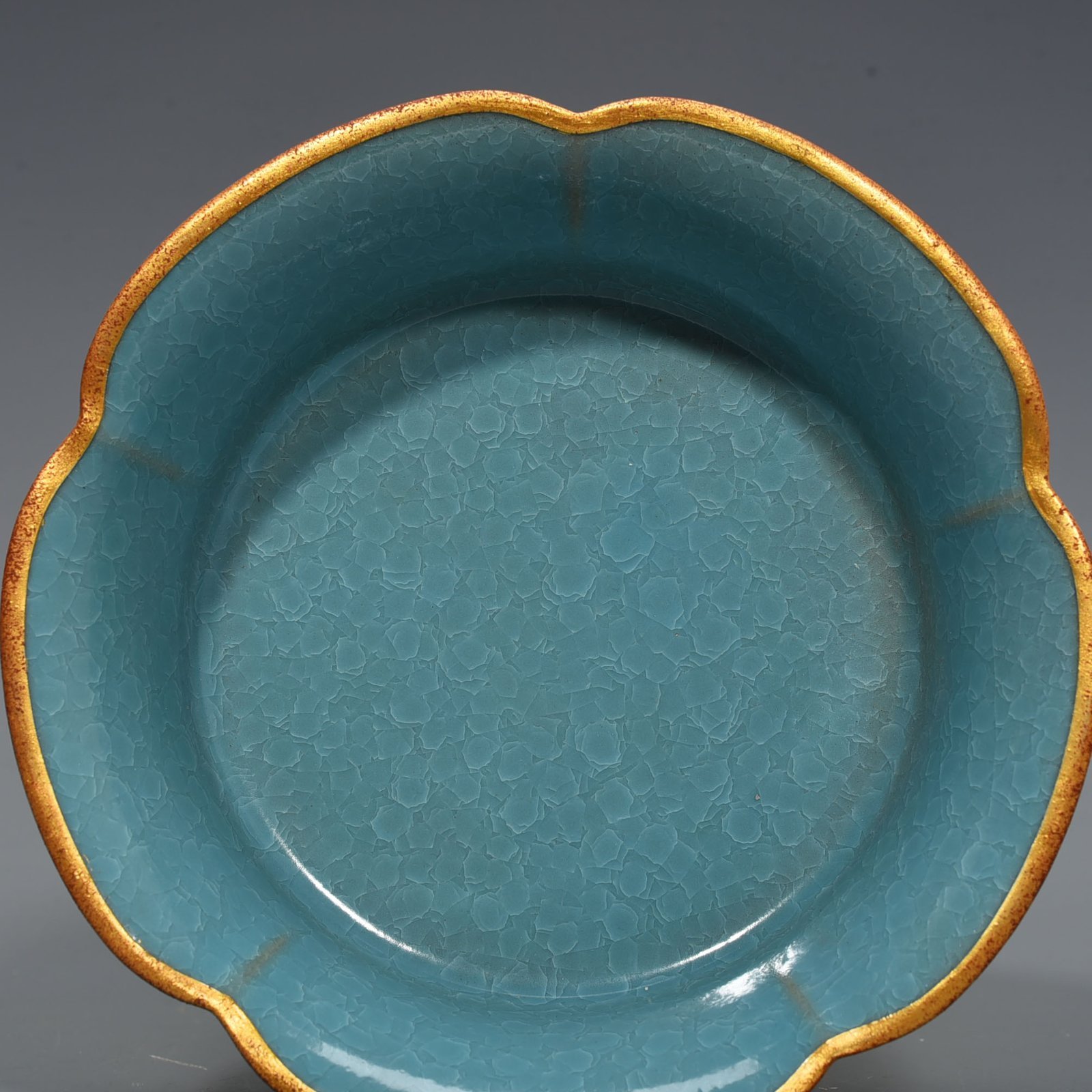 Song Dynasty Ru kiln azure glaze ice crackled sunflower mouth wash