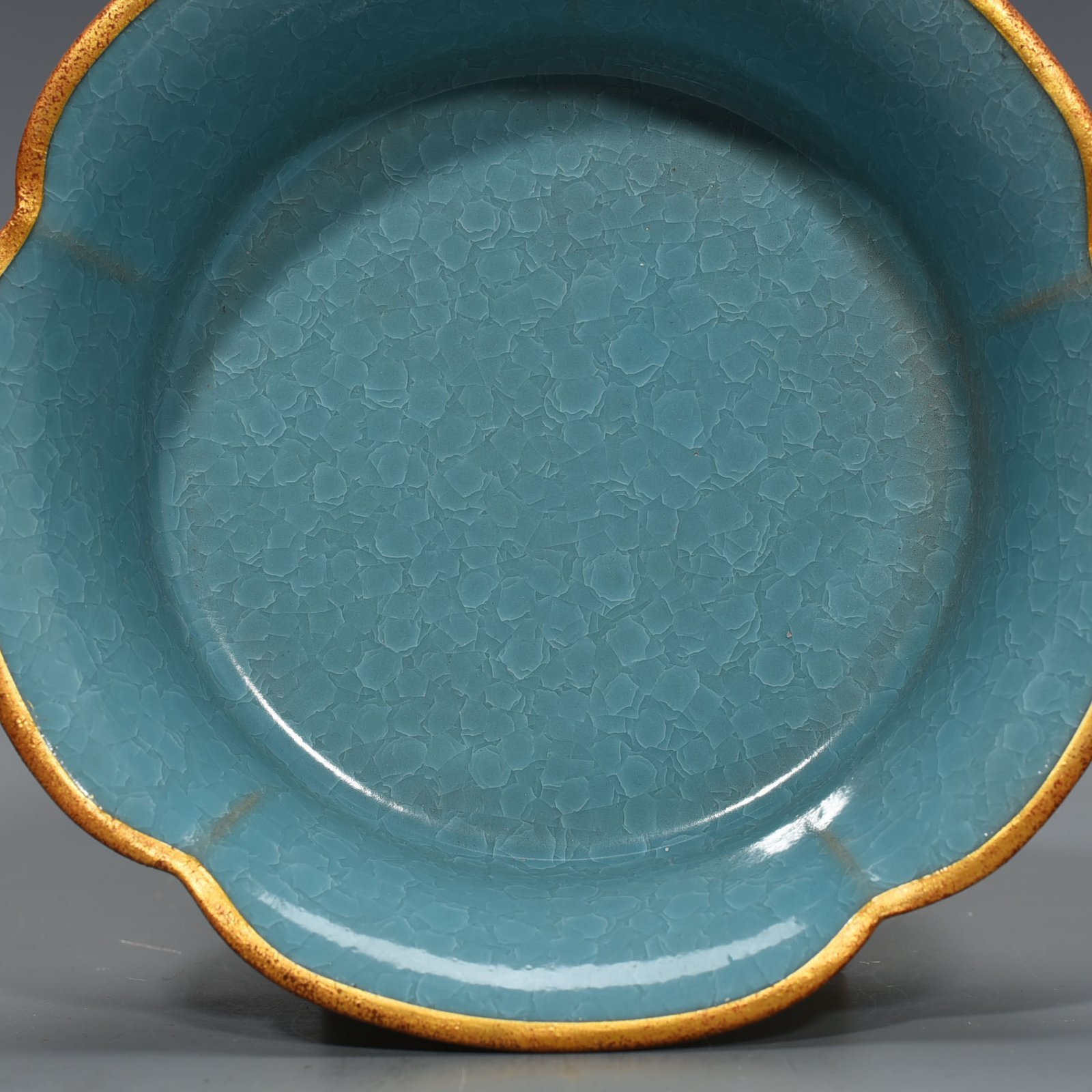 Song Dynasty Ru kiln azure glaze ice crackled sunflower mouth wash