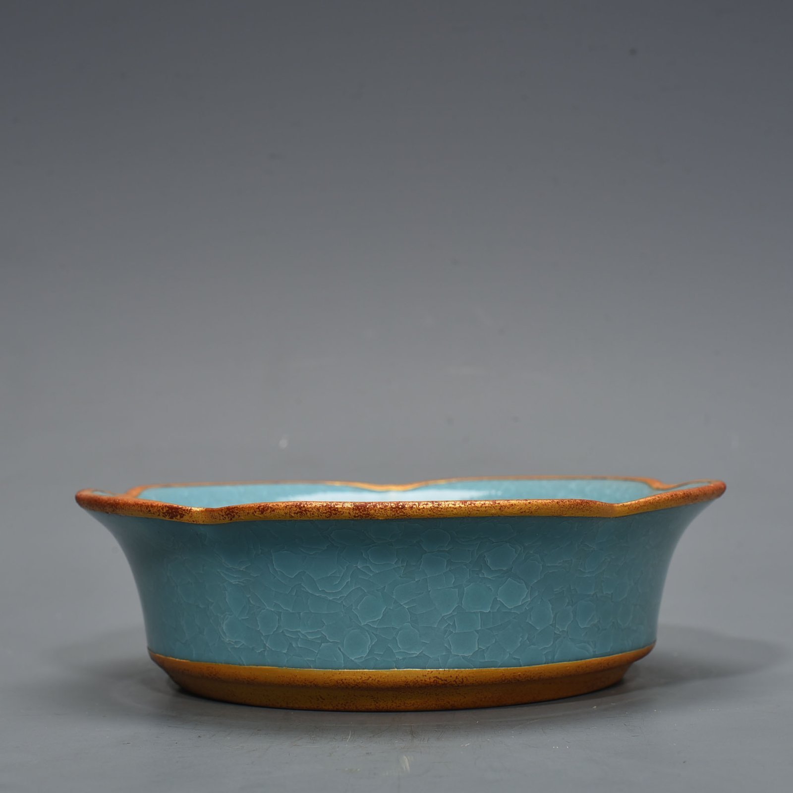 Song Dynasty Ru kiln azure glaze ice crackled sunflower mouth wash