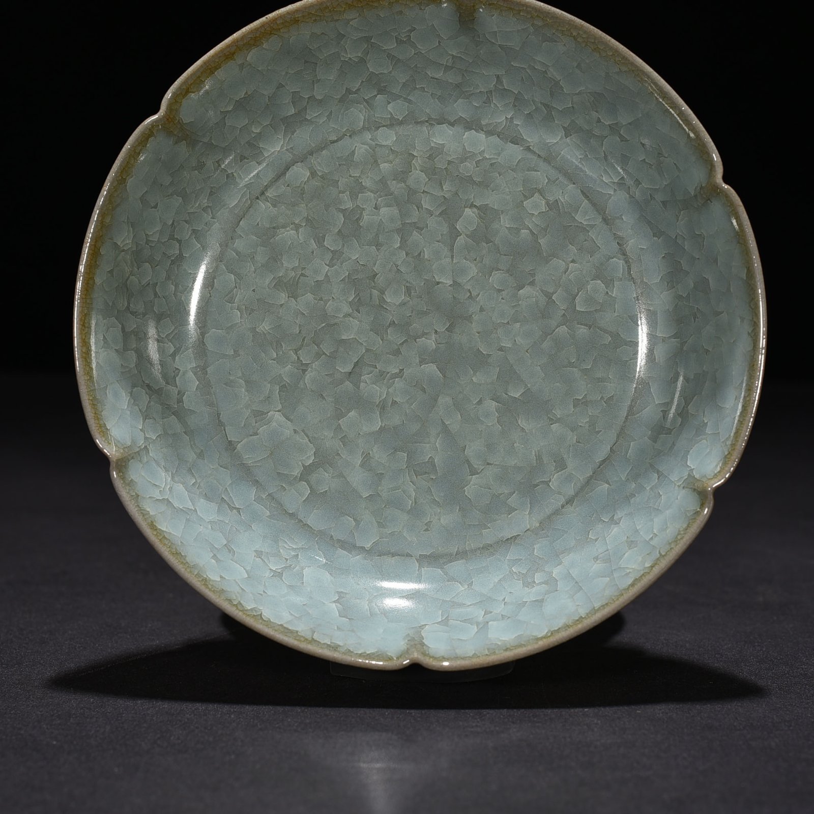 Song Dynasty Ru kiln azure glaze ice crackled sunflower wash