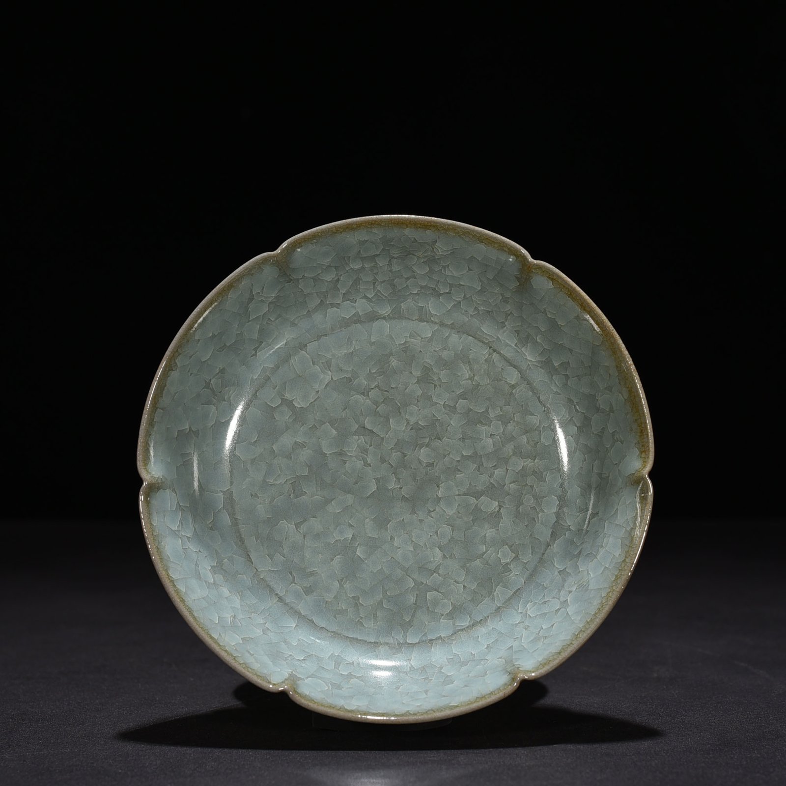 Song Dynasty Ru kiln azure glaze ice crackled sunflower wash