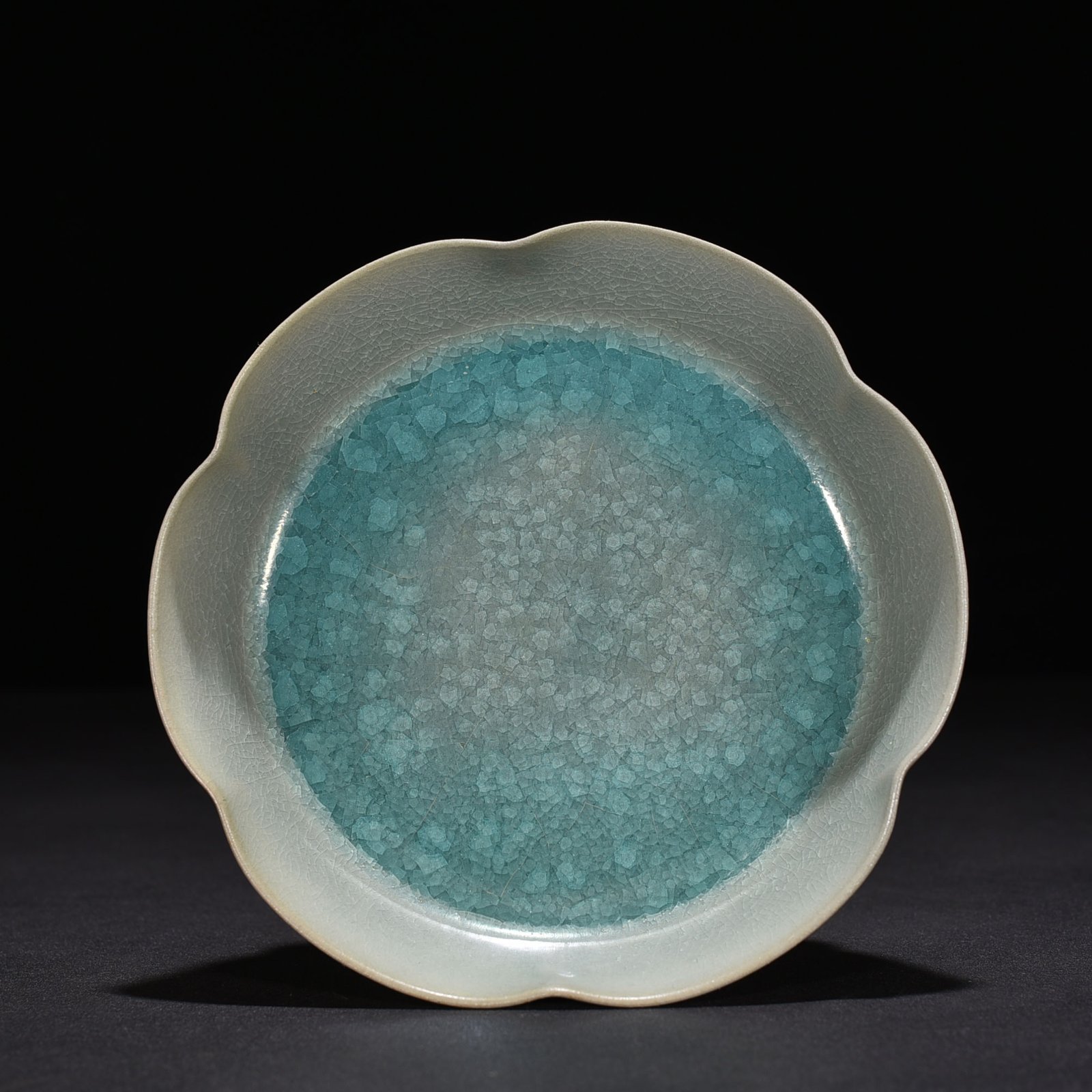 Song Dynasty Ru kiln azure glaze ice crackled sunflower wash