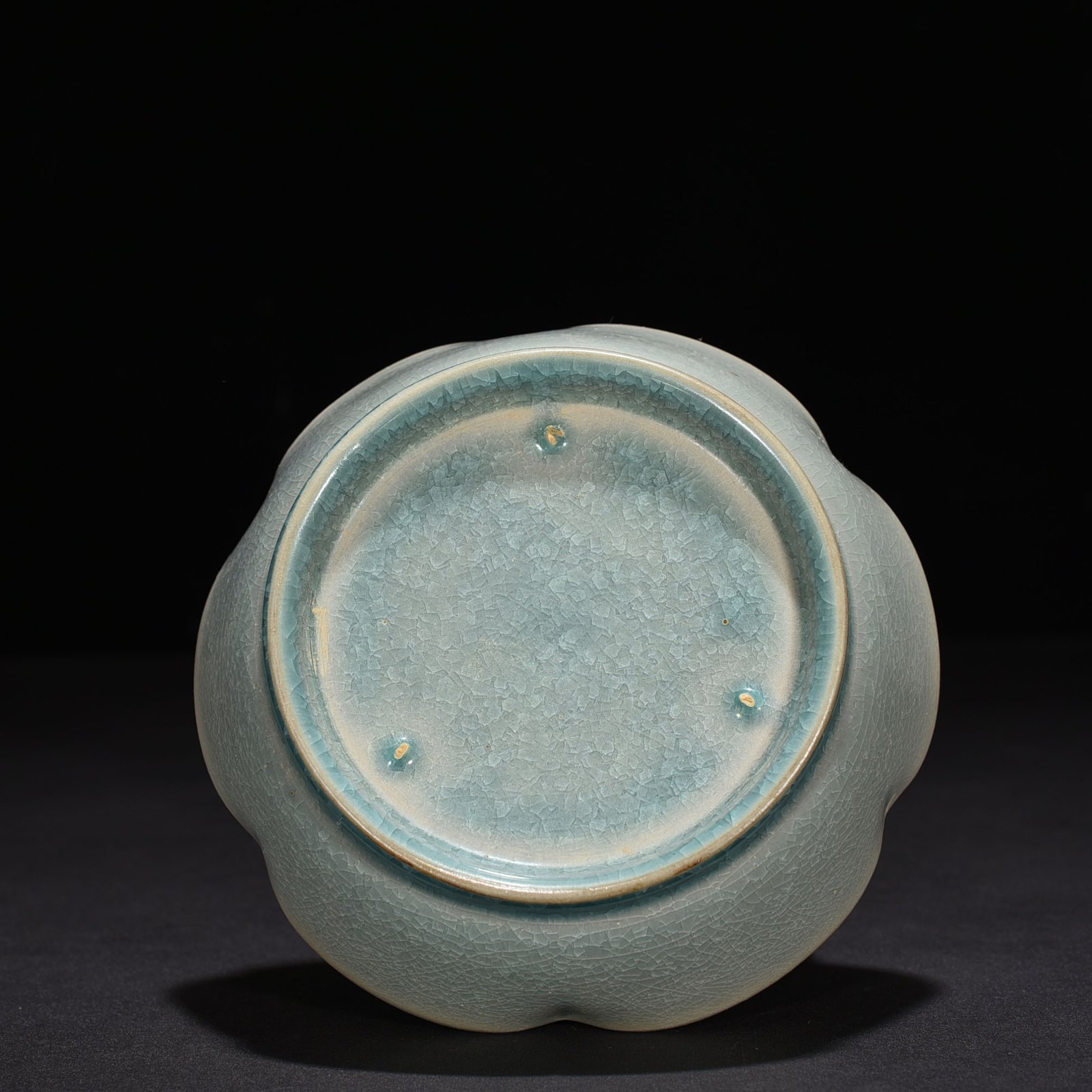 Song Dynasty Ru kiln azure glaze ice crackled sunflower wash